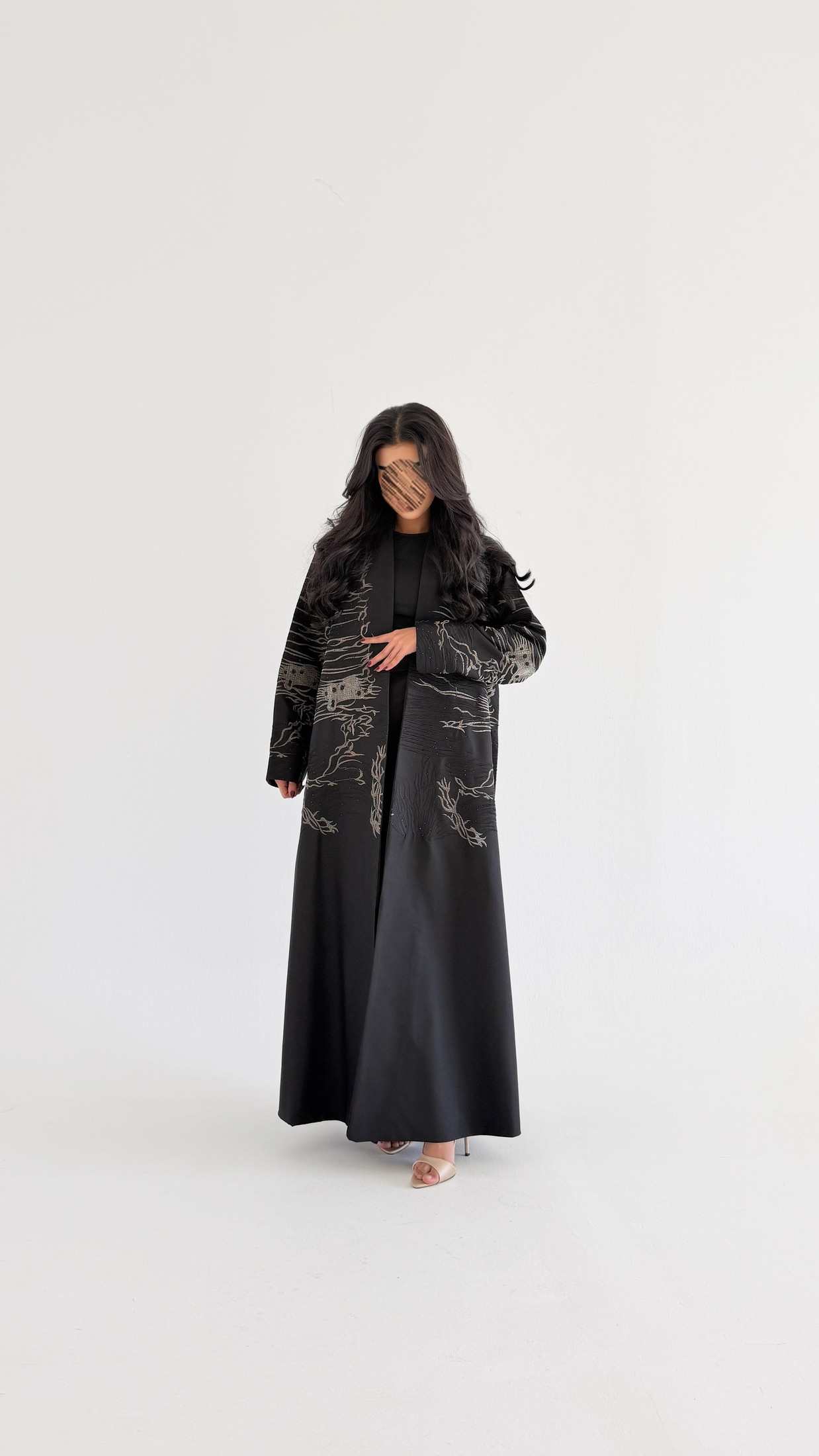 MWT1094 - عبايه اسود بتطريز واضافه لمعه - Aya