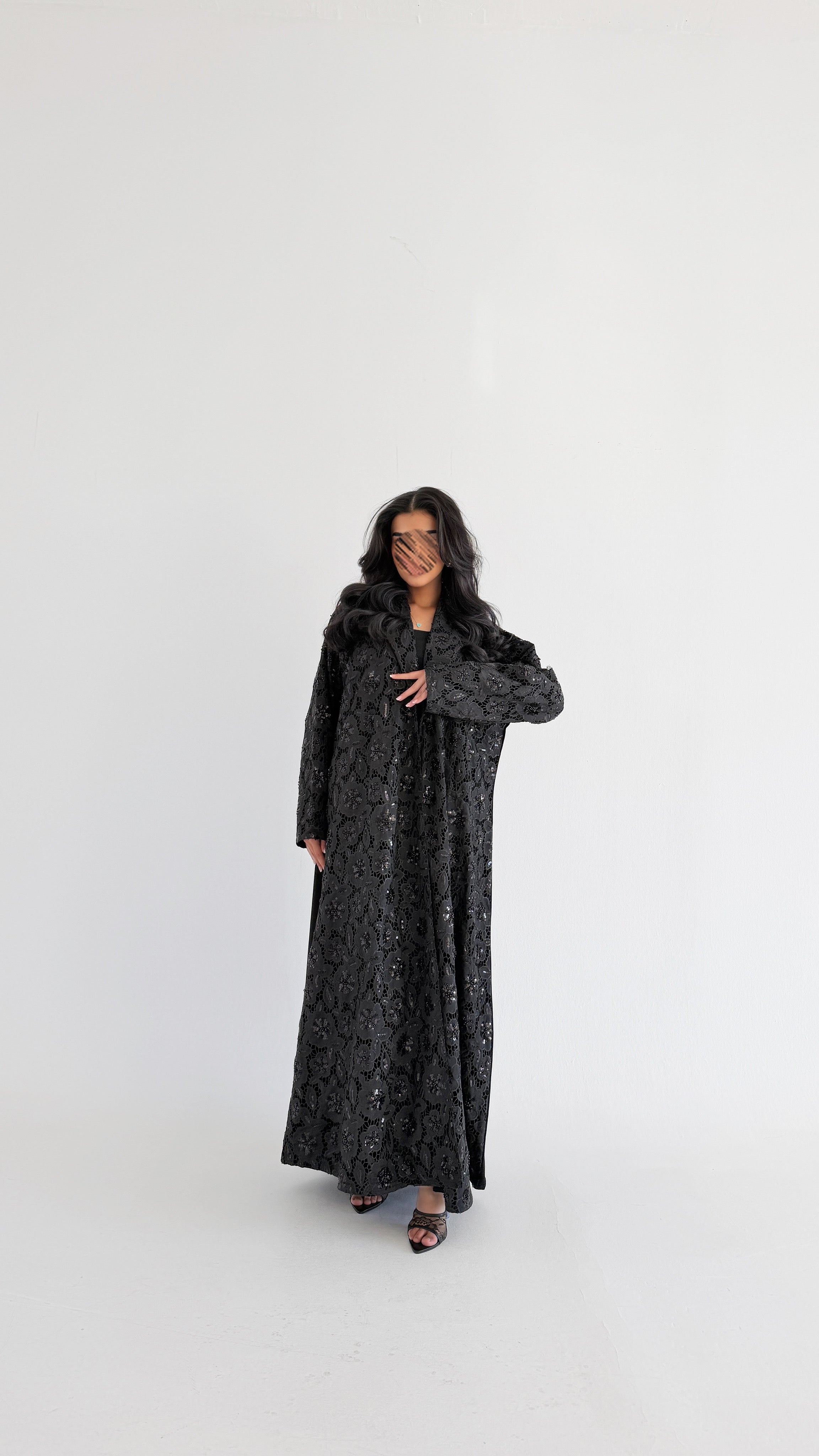 MWT2016 - عباية العيد كريب اسود مع دانتيل مورد - Aya