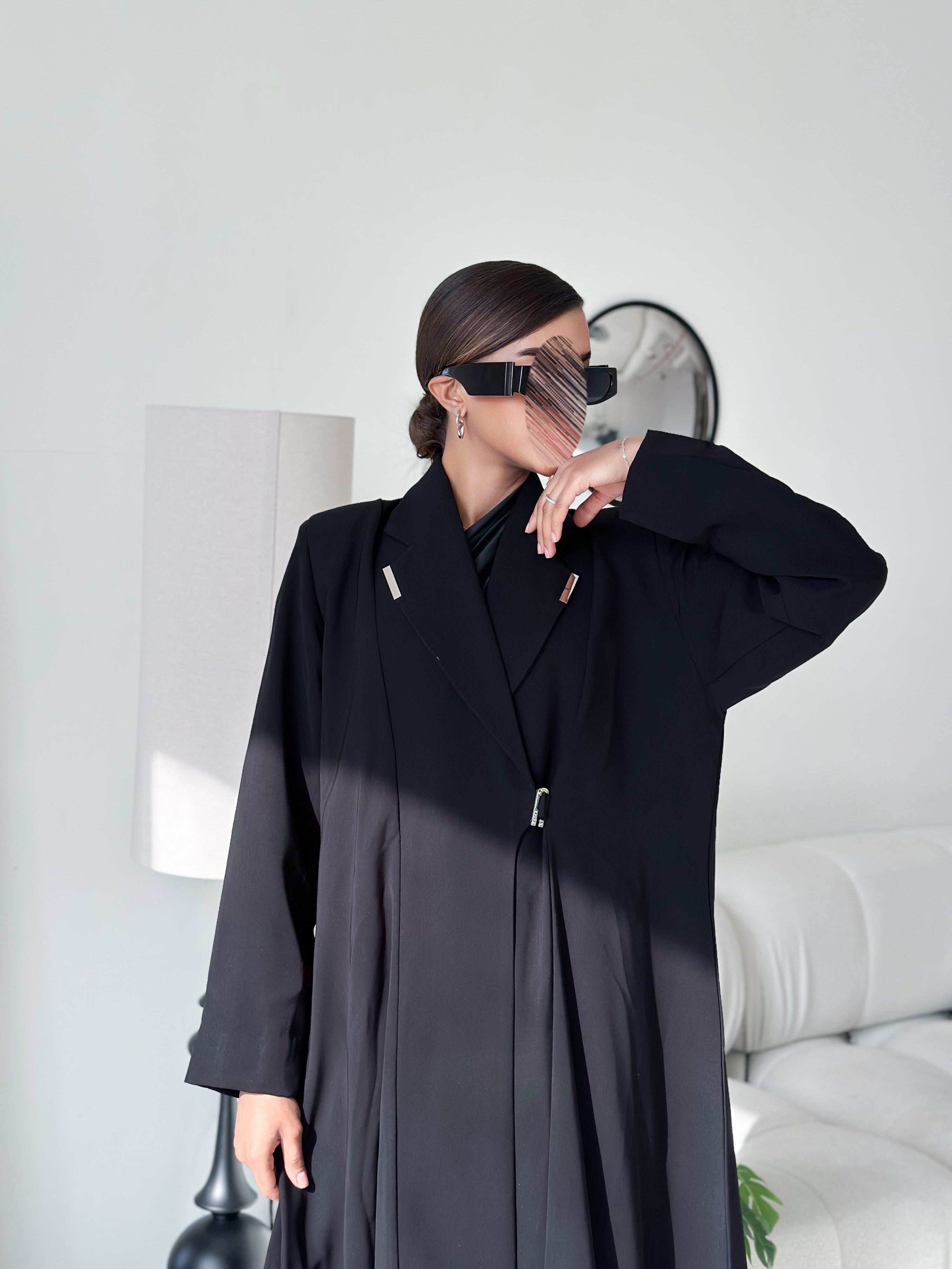 MW645 - Light Crepe Standing with Jacquard Half-Cloche