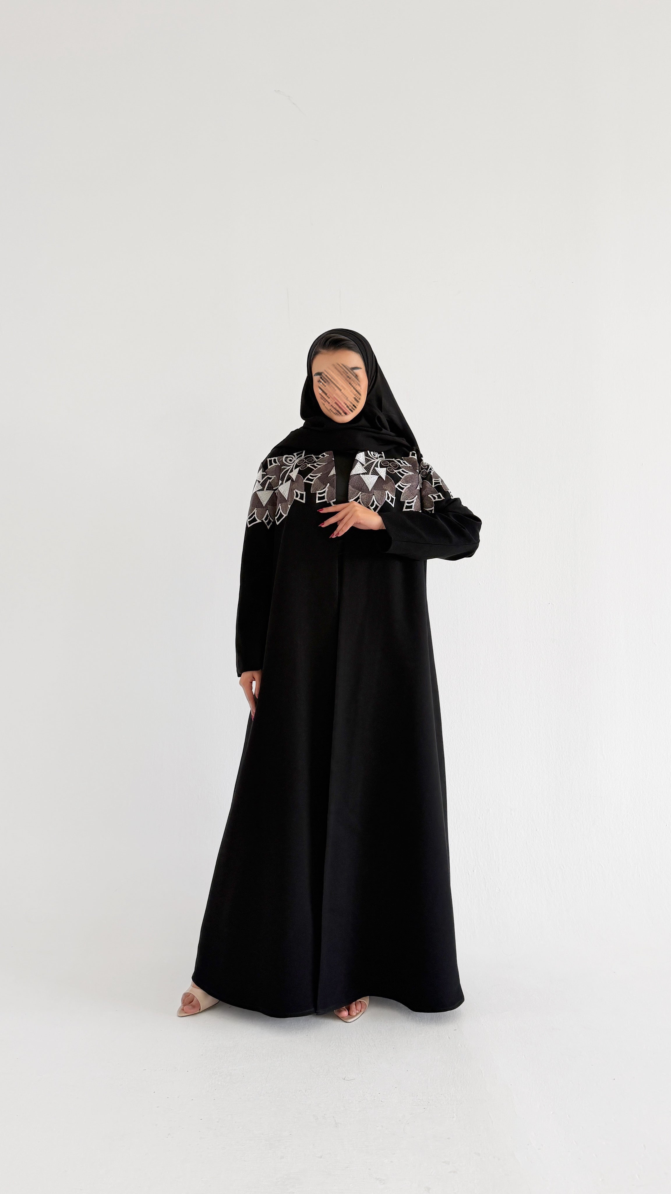 MWT1011 - عبايه تطريز بالابيض - Aya