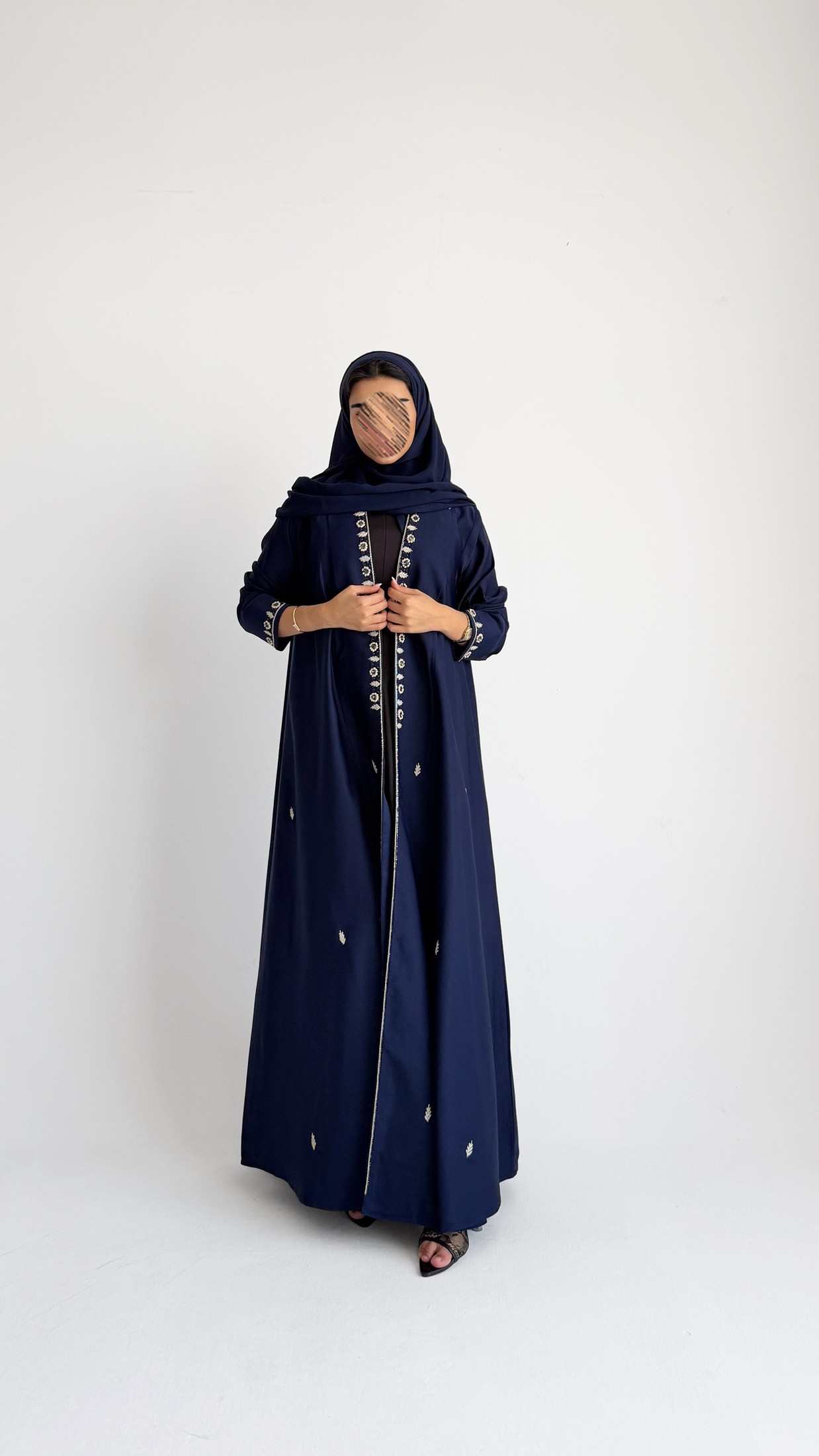 MWT4256 - عباية كتان بشك زهور دائرية - Aya