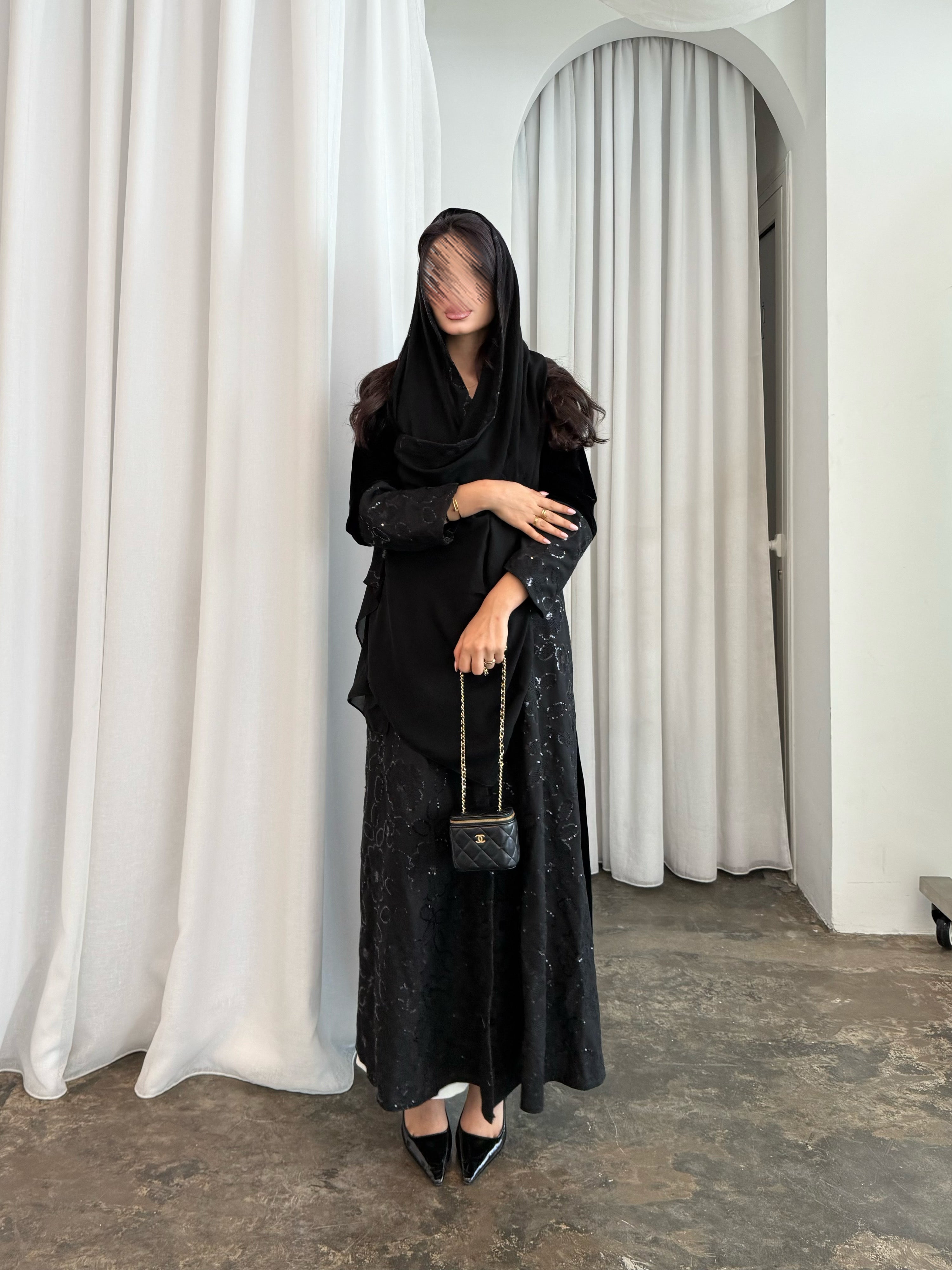 MWT811 - عباية مخمل مع تدخيلة