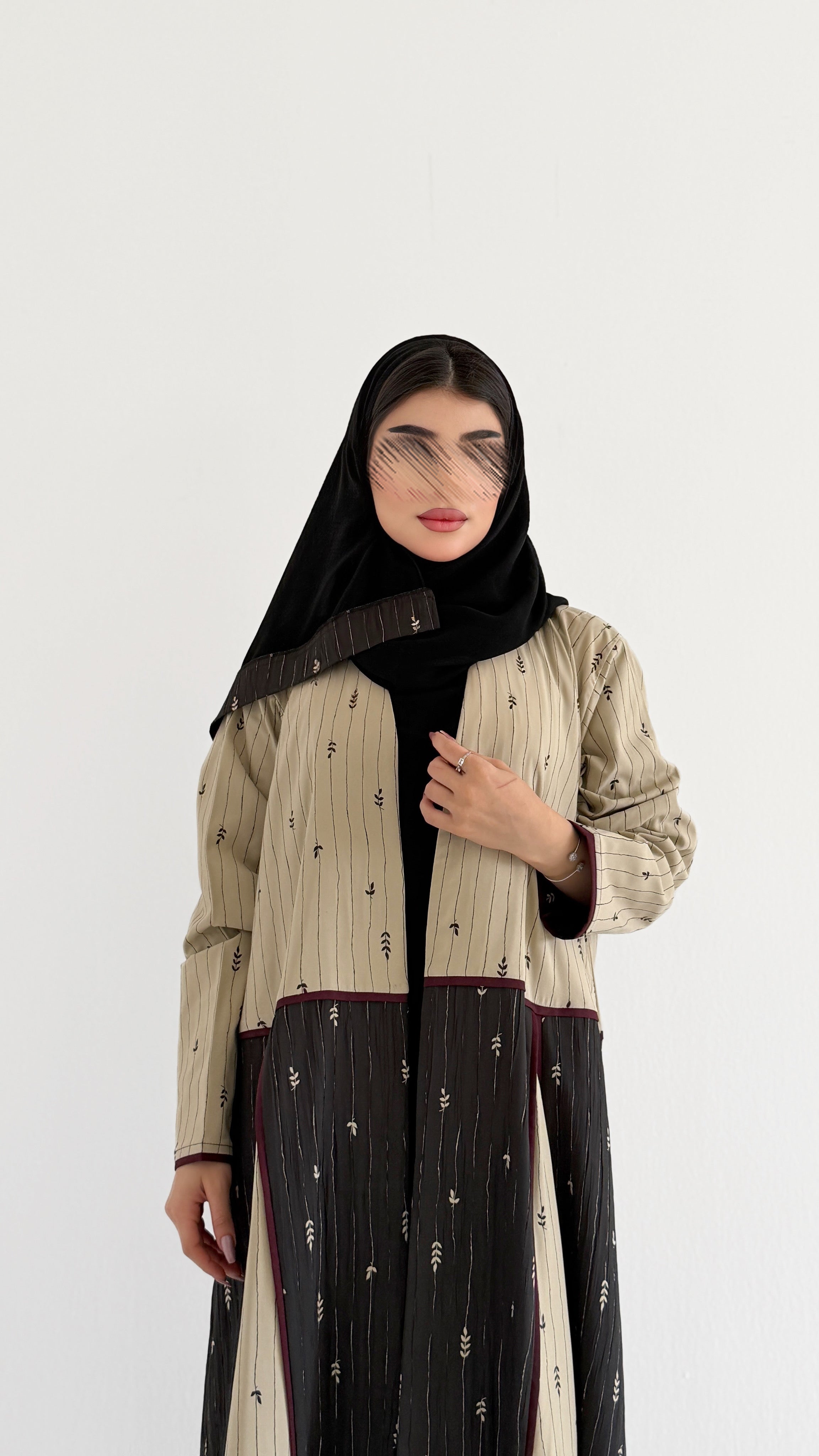 MW2093 - عباية كريب أنيقة بقصّة نص كلوش عصرية. - Aya