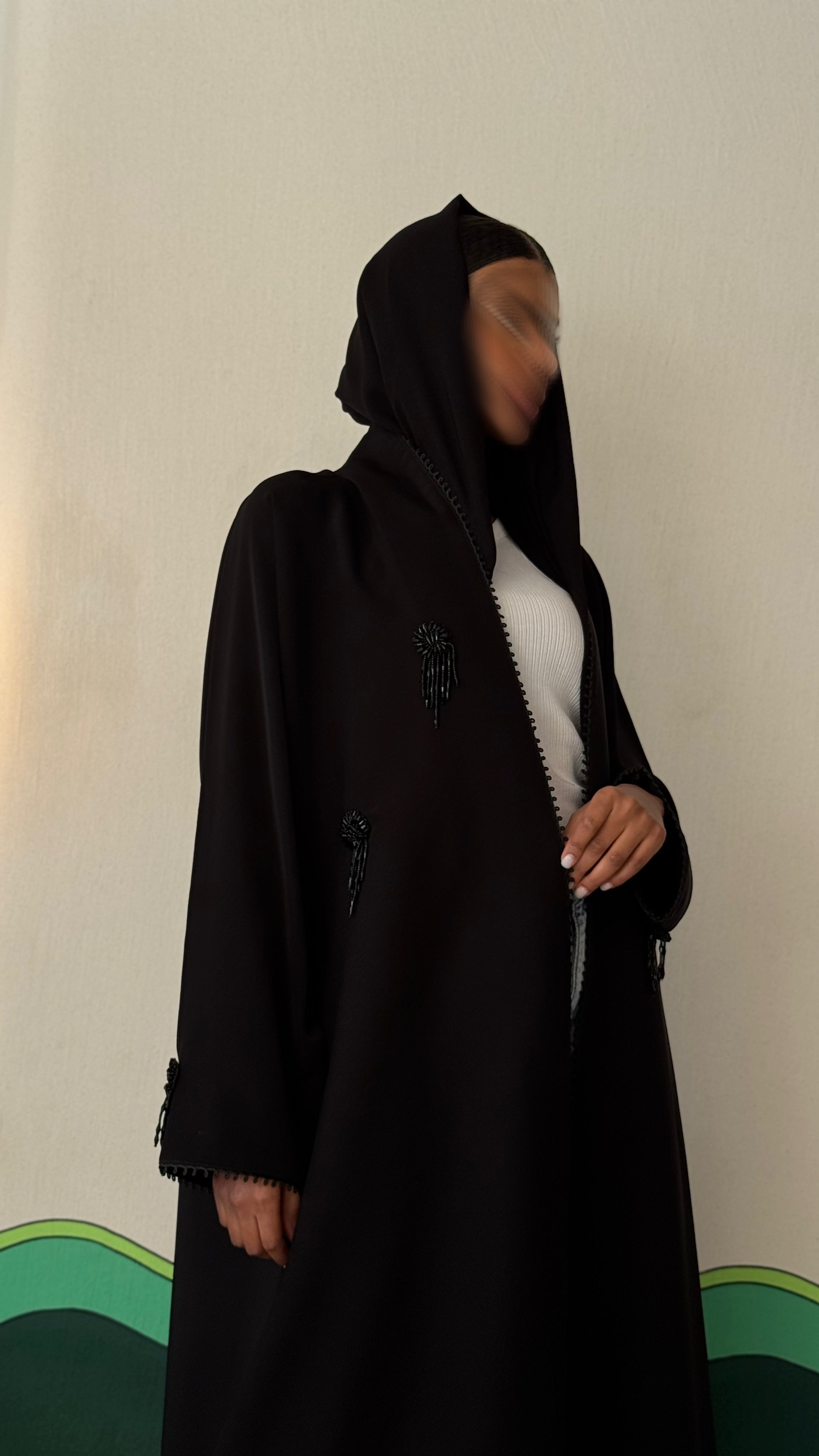 MW1684 - عباية سوداء لدوام بقماش كوبرا