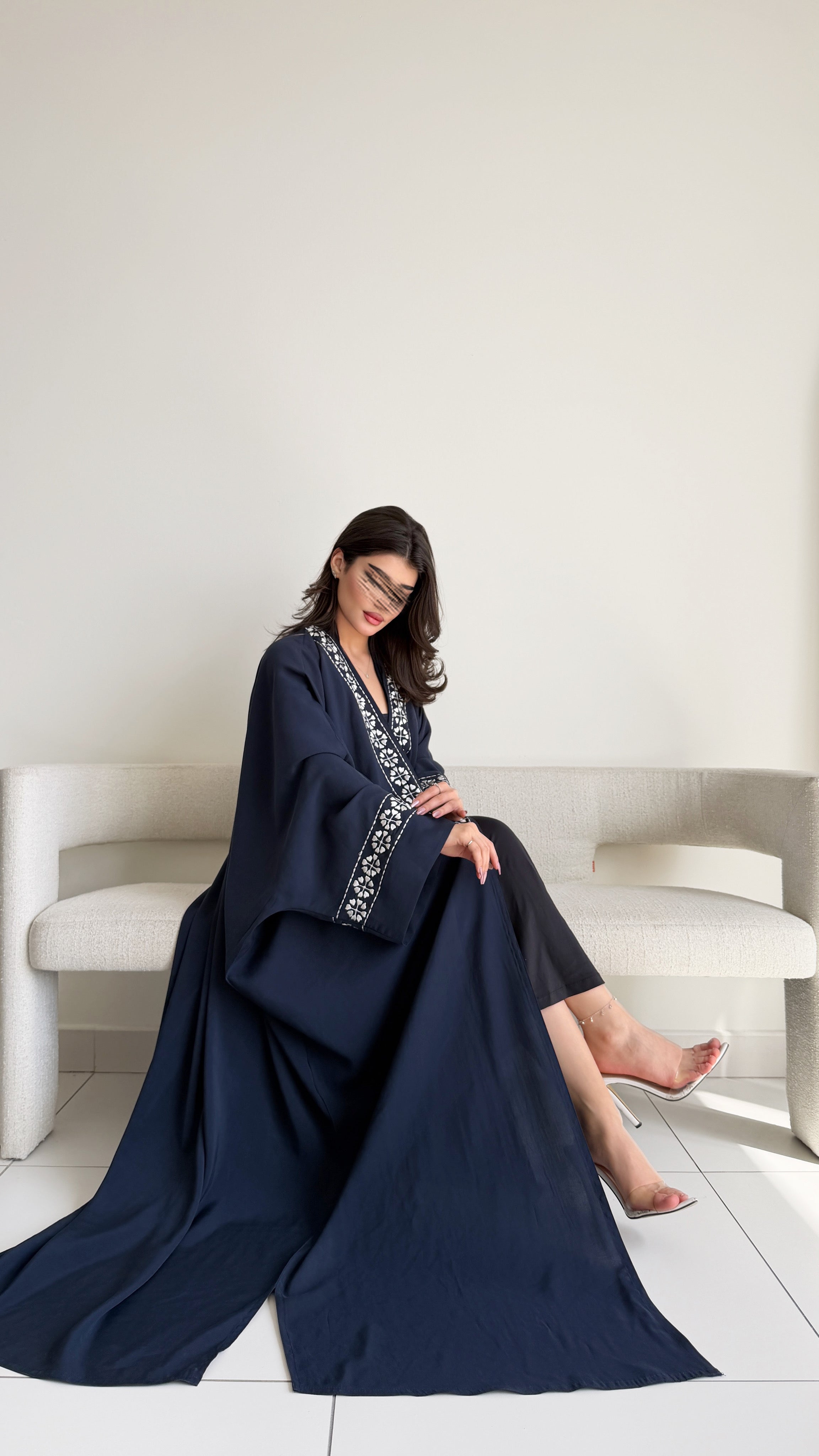 MW2100 - عبايه حرير مغسول انيقه بقصه نص بشت عصرية - Aya