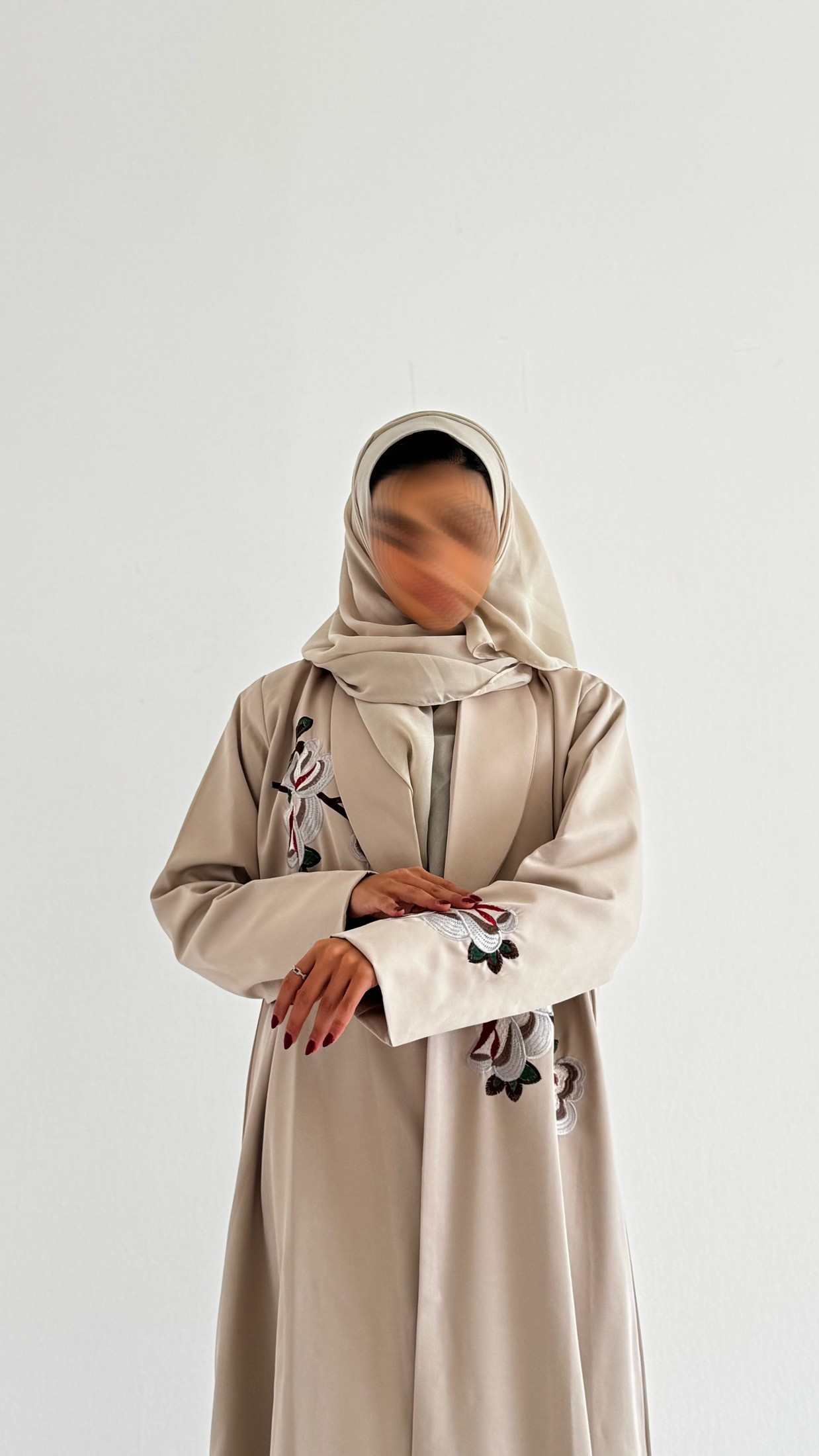 MW1705 - عباية بليزر بتطريز بقماش كريب - Aya