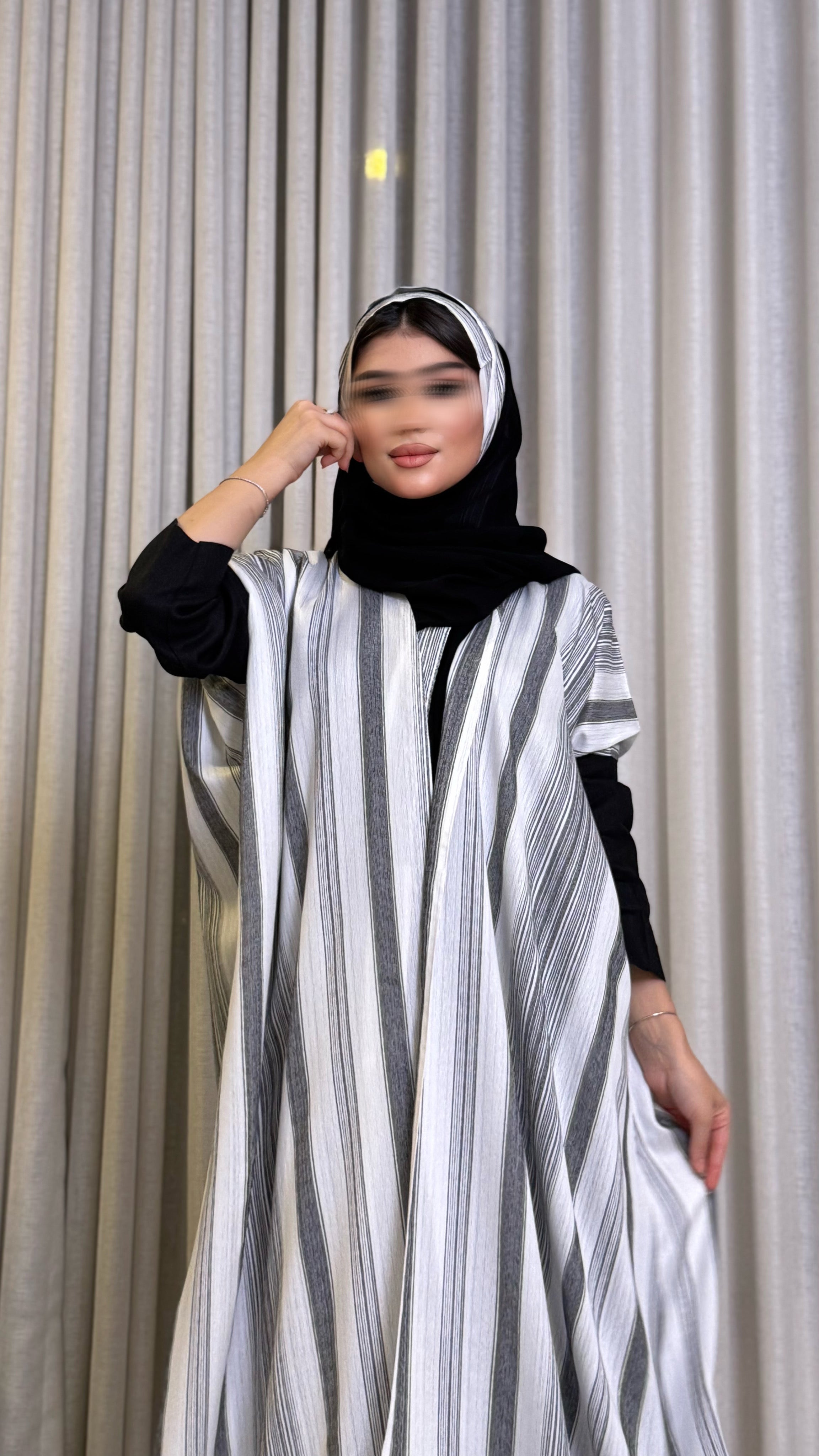 MWT303 - عبايه لنن مقلم ولنن اسود |Striped Linen Abaya with Black Linen Panels - Aya