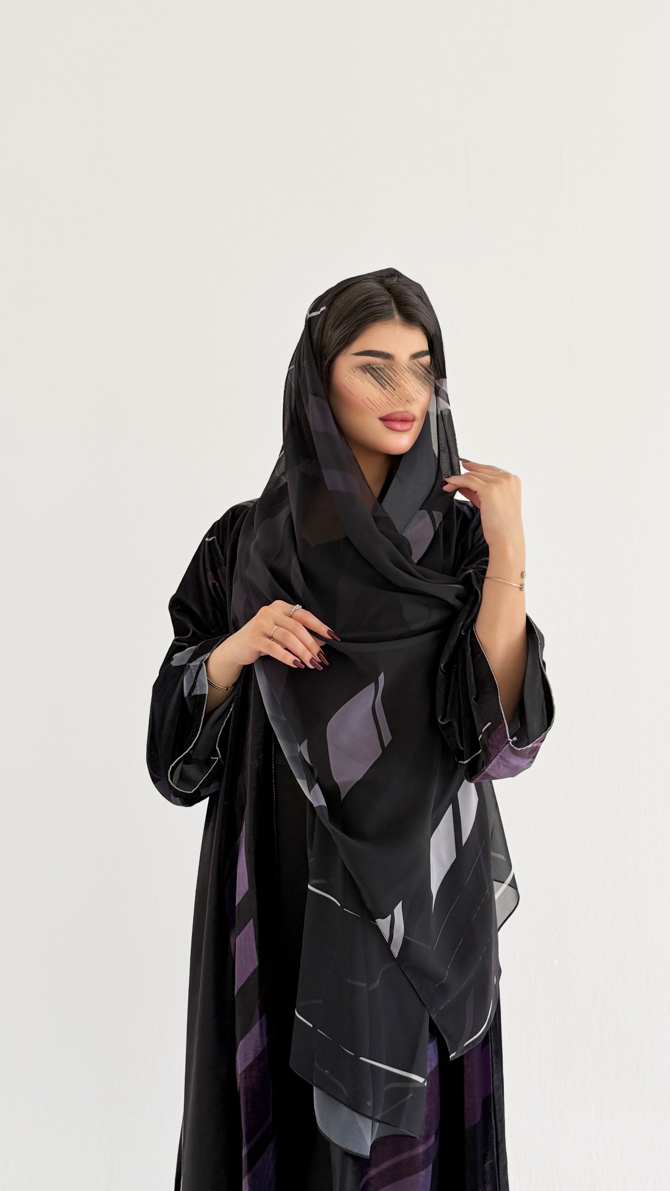 MWT889 - عباية مخمل طباعة - Aya