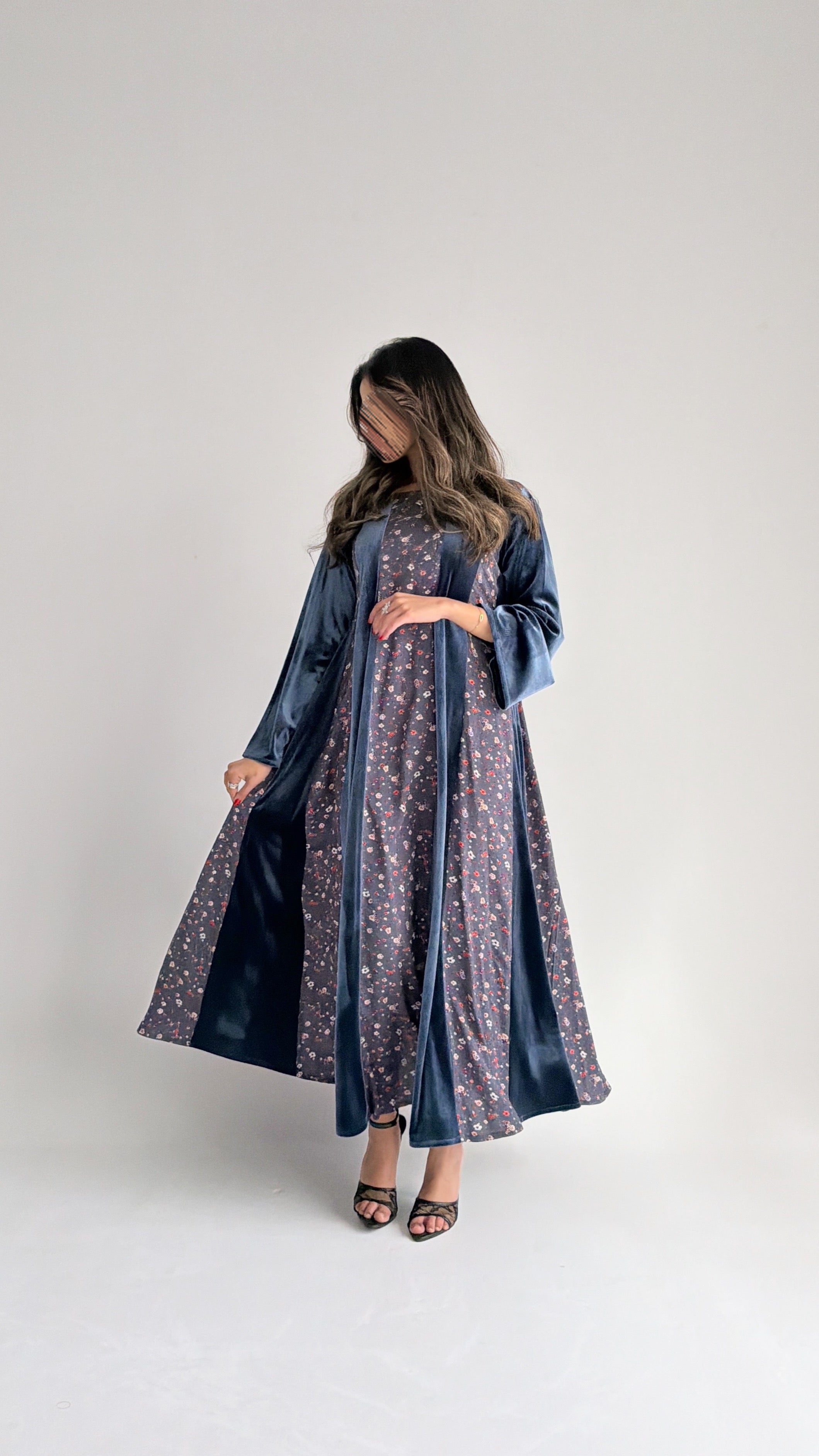 MWJ005 - جلابية مخمل بتصميم عصري مع إضافات لنن مشجّر - Aya