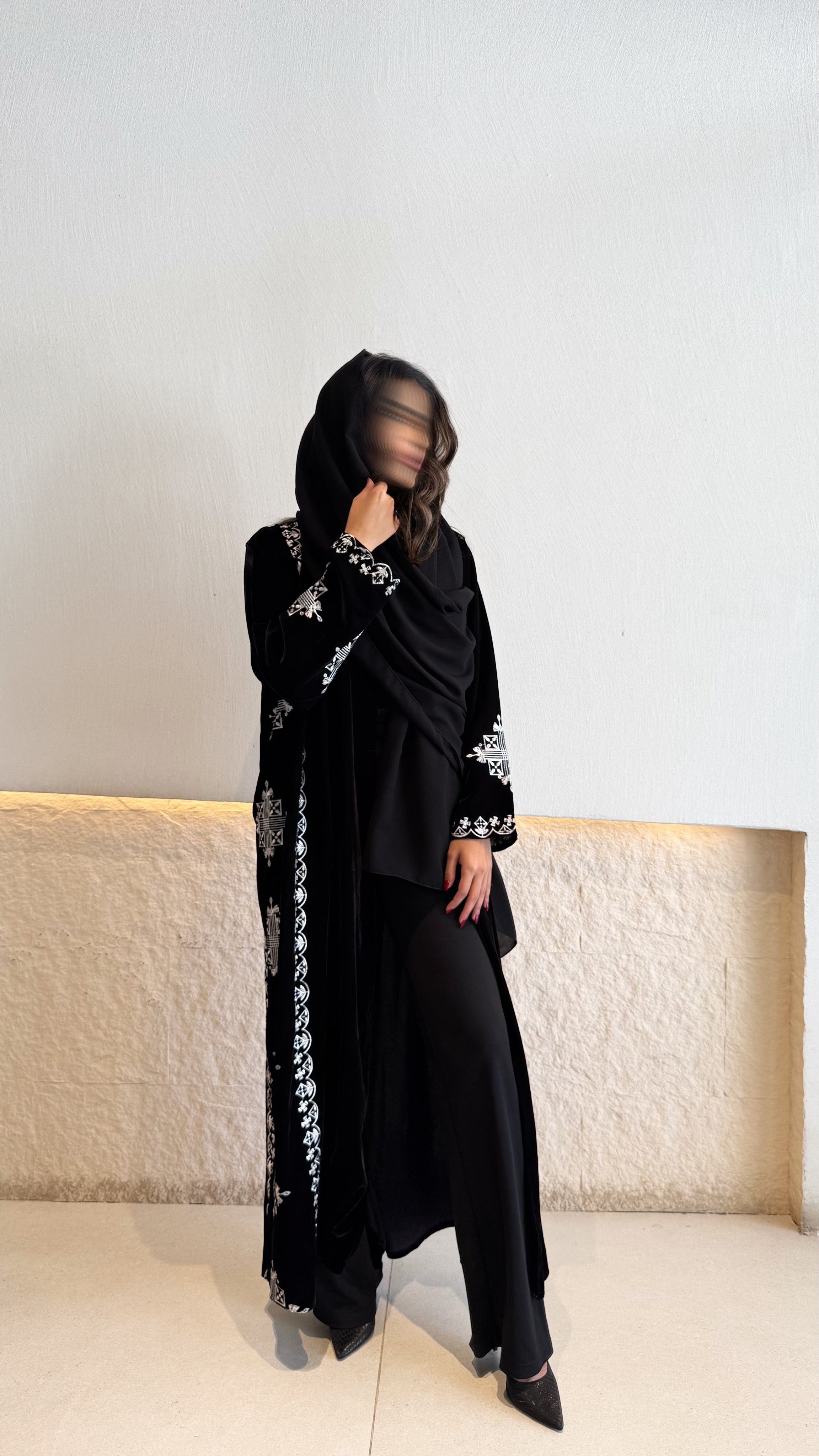 MW1782 - عباية مخمل تطريز كمبيوتر - Aya