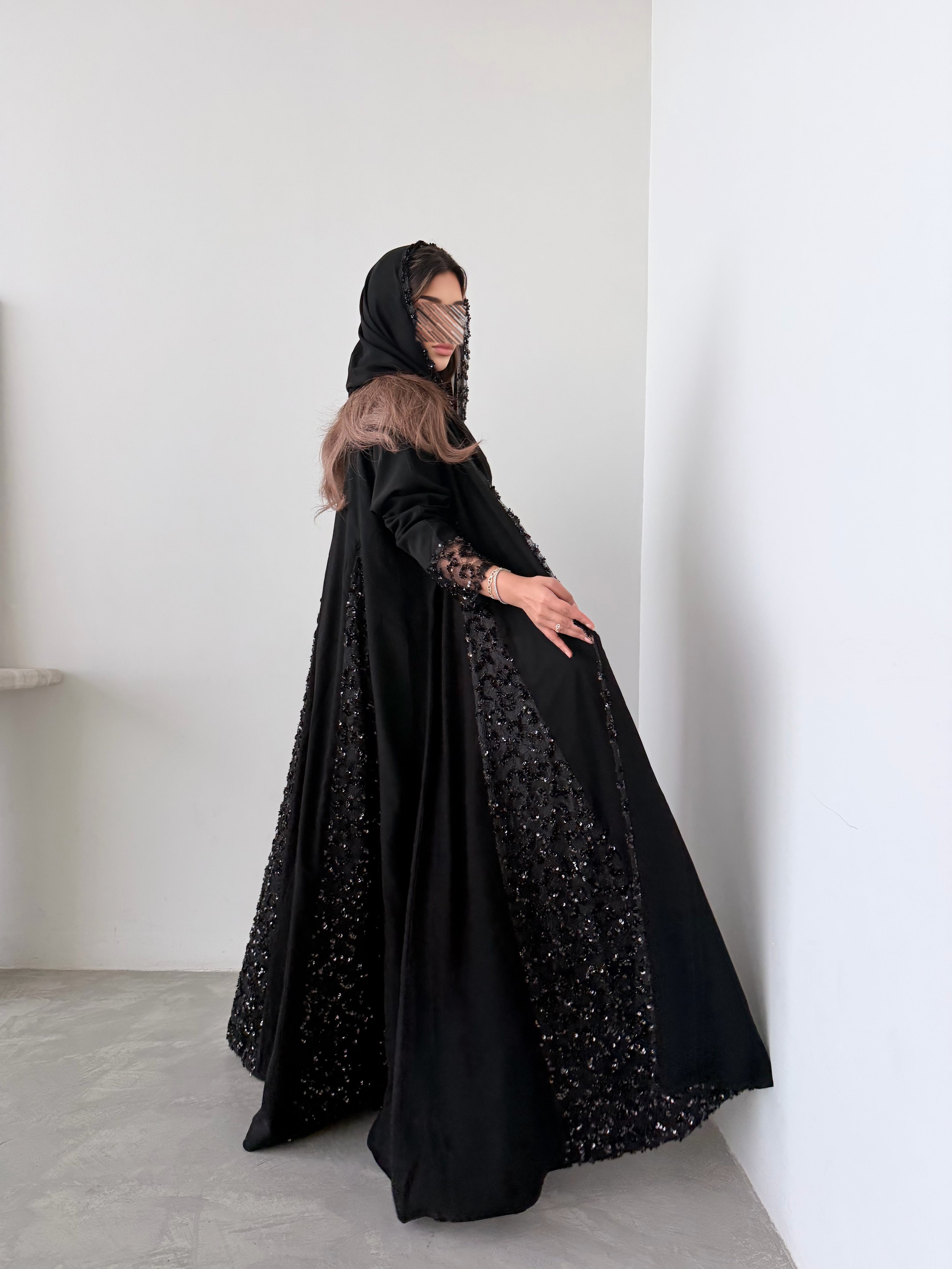 MWT2012 - عباية كريب أسود مع تدخيله دانتيل اسود - Aya