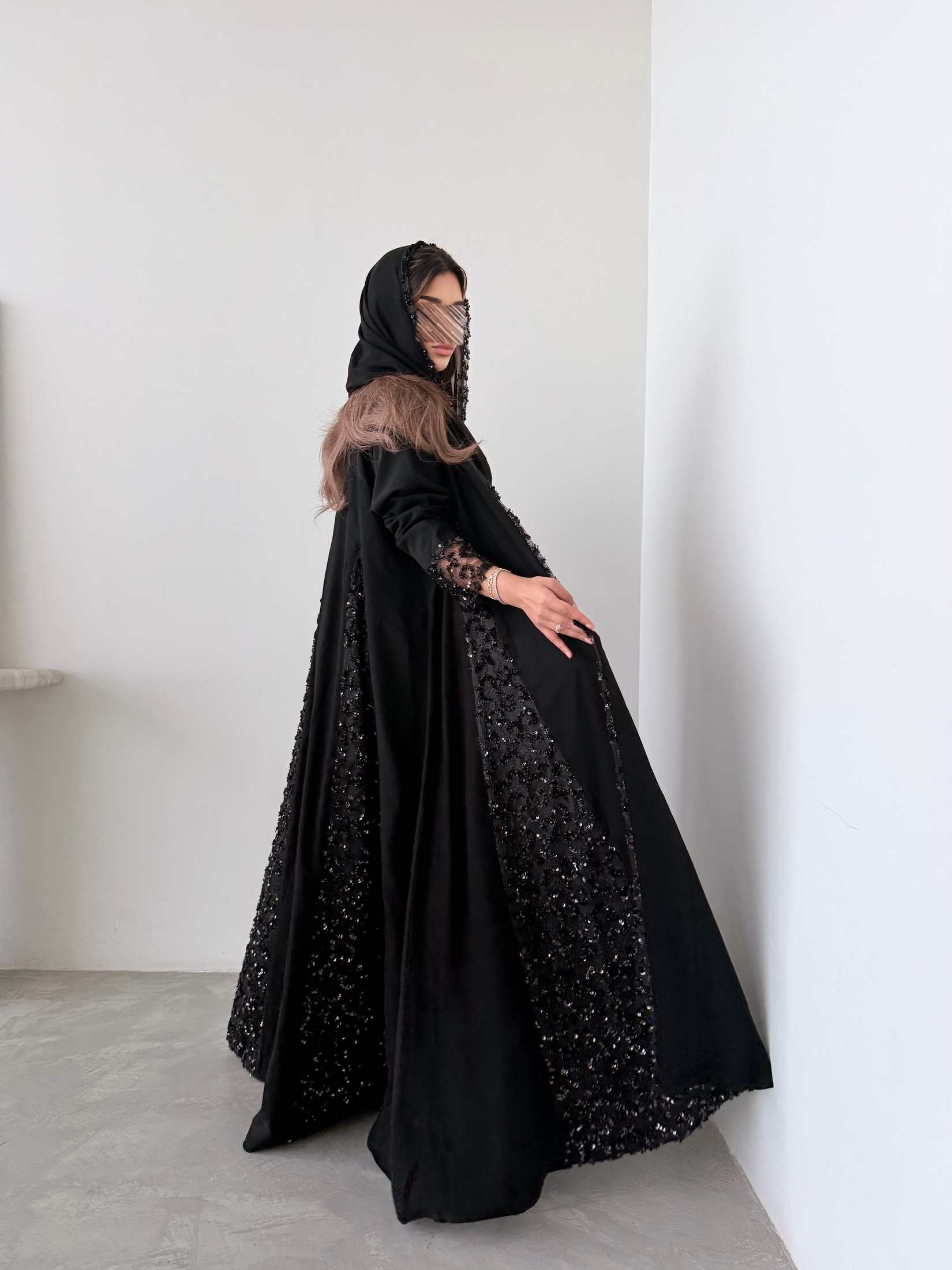 MWT2012 - عباية كريب أسود مع تدخيله دانتيل اسود - Aya