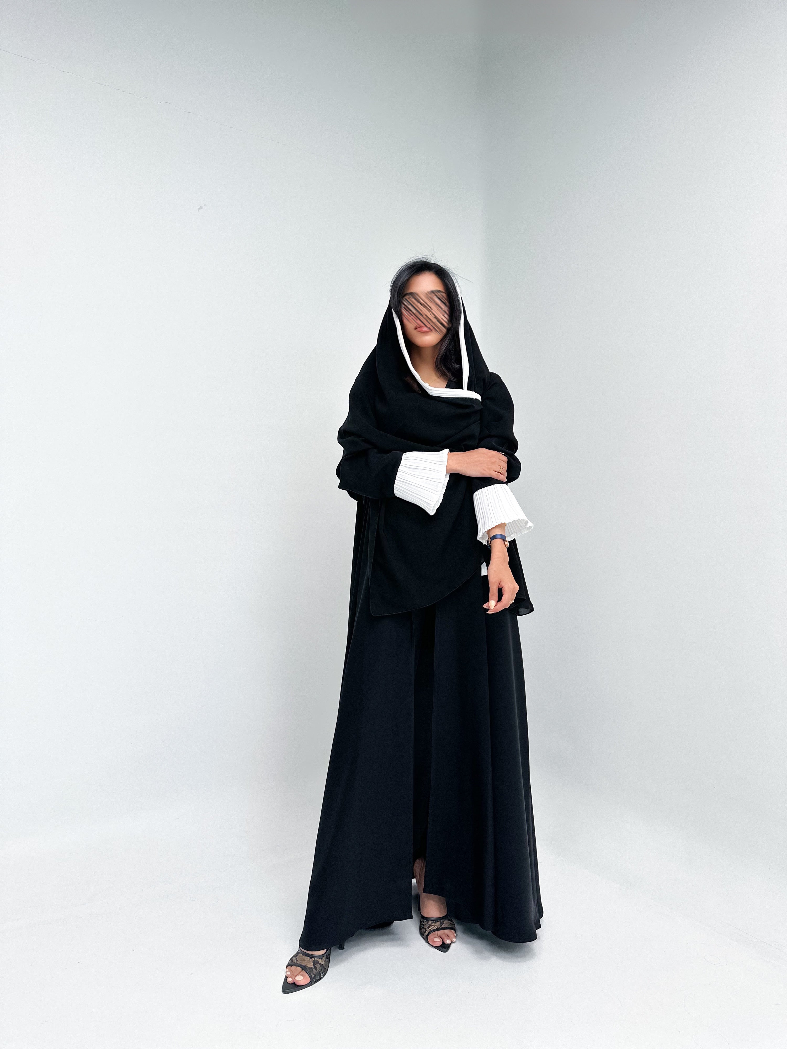 MW645 - Light Crepe Standing with Jacquard Half-Cloche