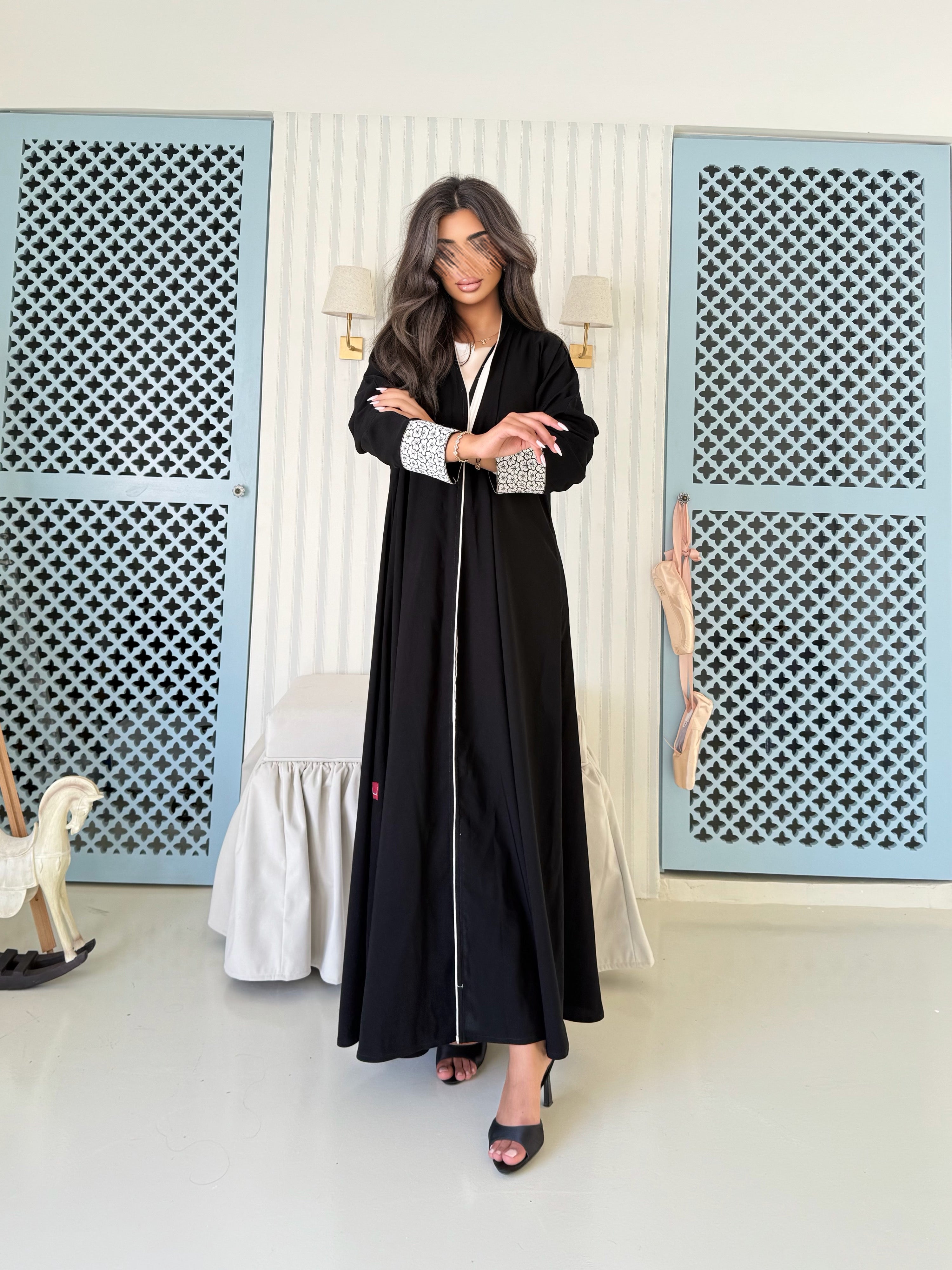 MW645 - Light Crepe Standing with Jacquard Half-Cloche