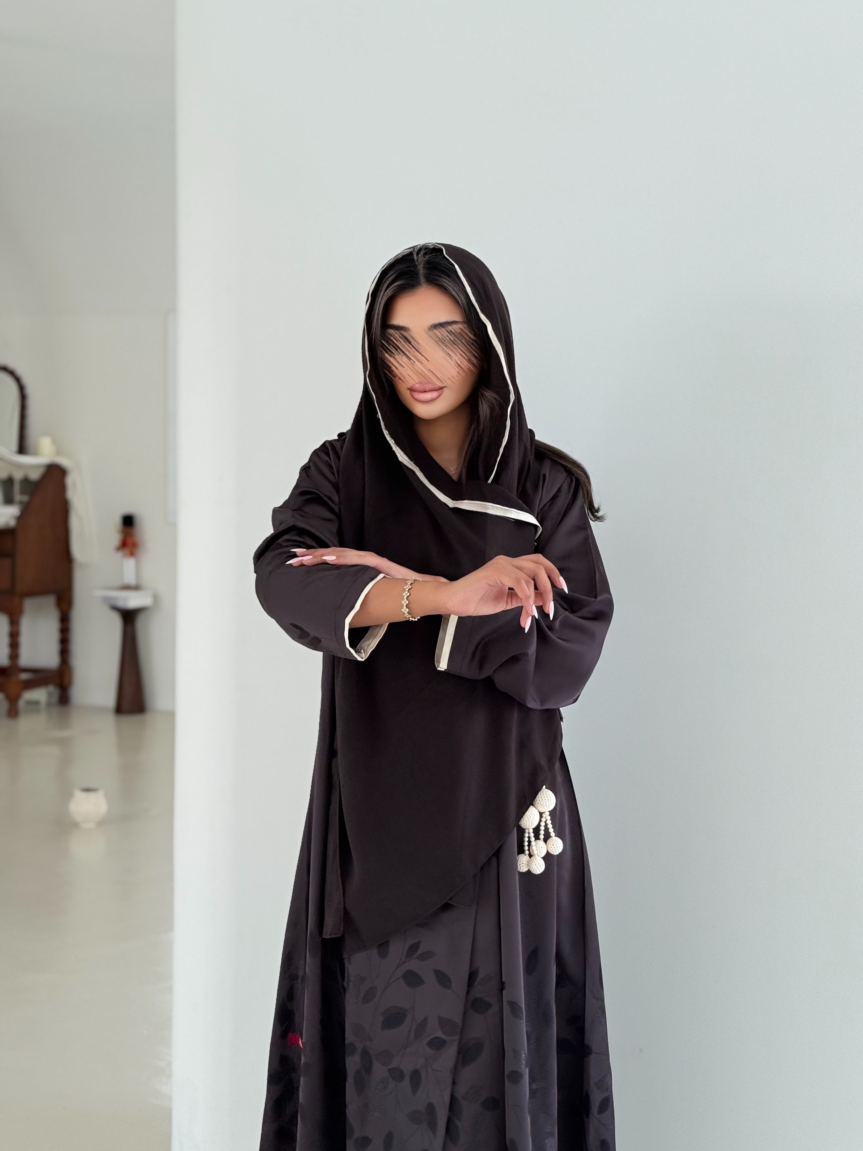 MW645 - Light Crepe Standing with Jacquard Half-Cloche