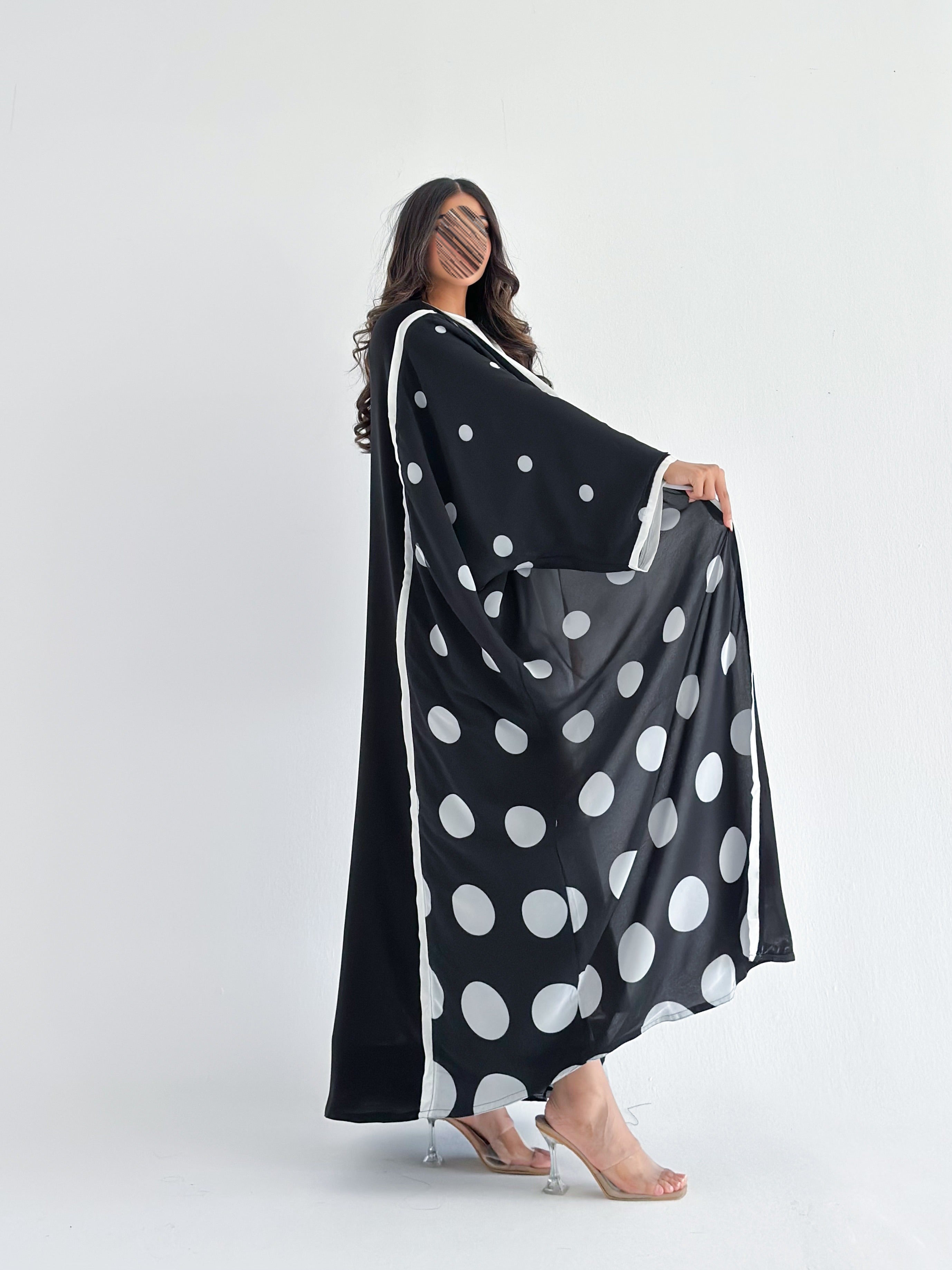MWT5211 - عبايه يومية اسود بقماش بارد