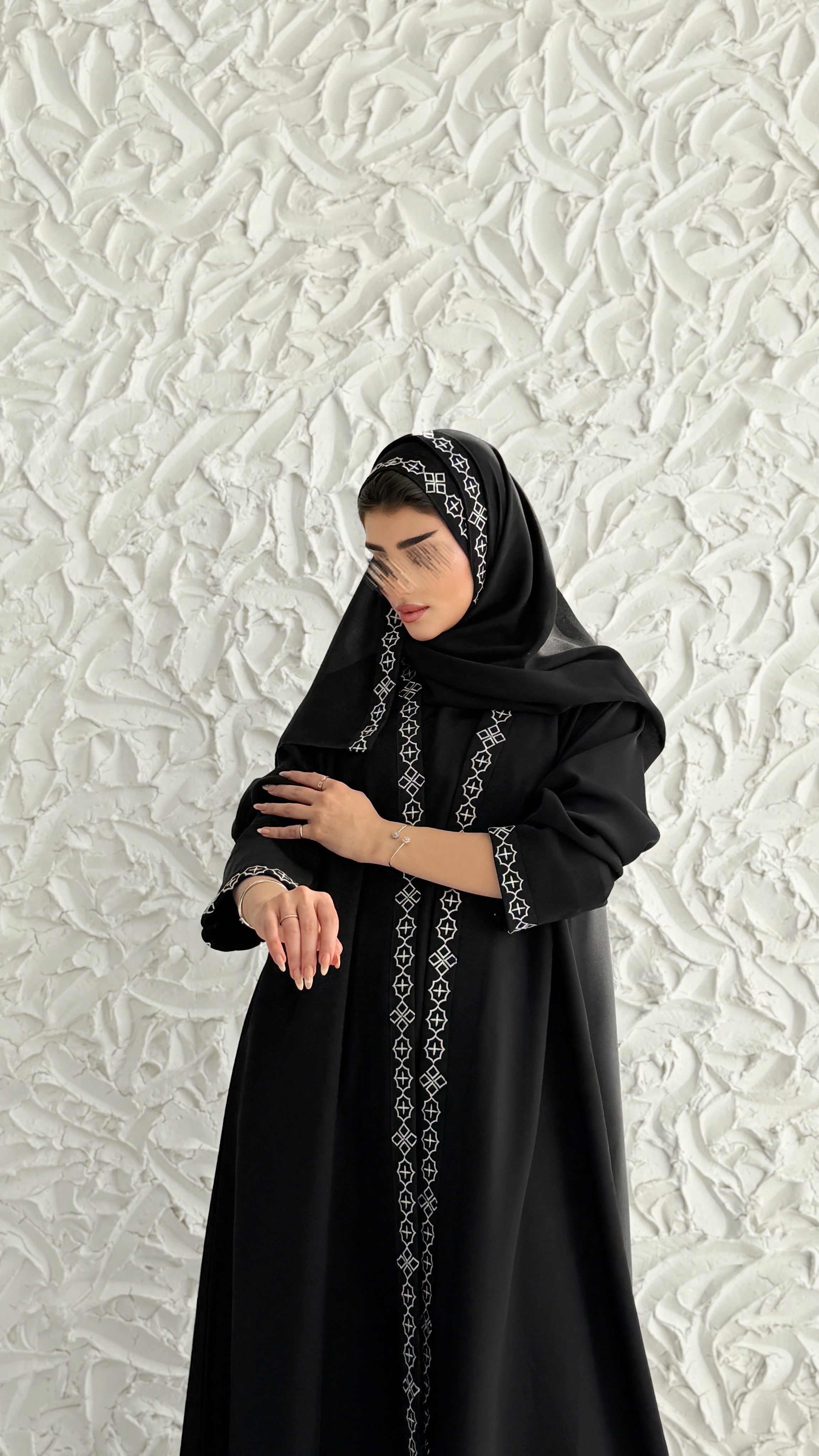 MWT1043 - عباية اسود بتطريز من الامام والخلف - Aya