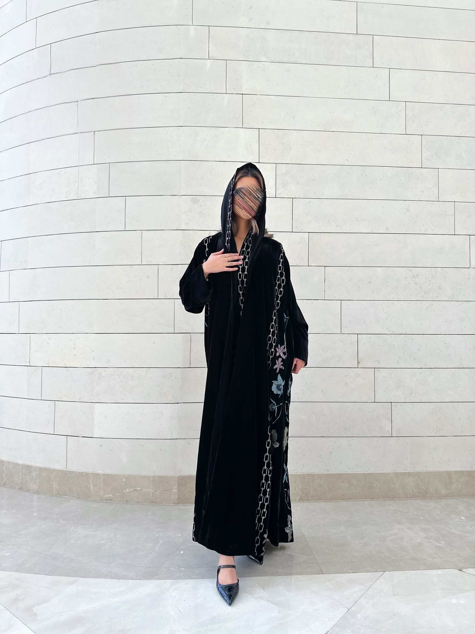 MWT550 - عباية مخمل مطرزة - Aya