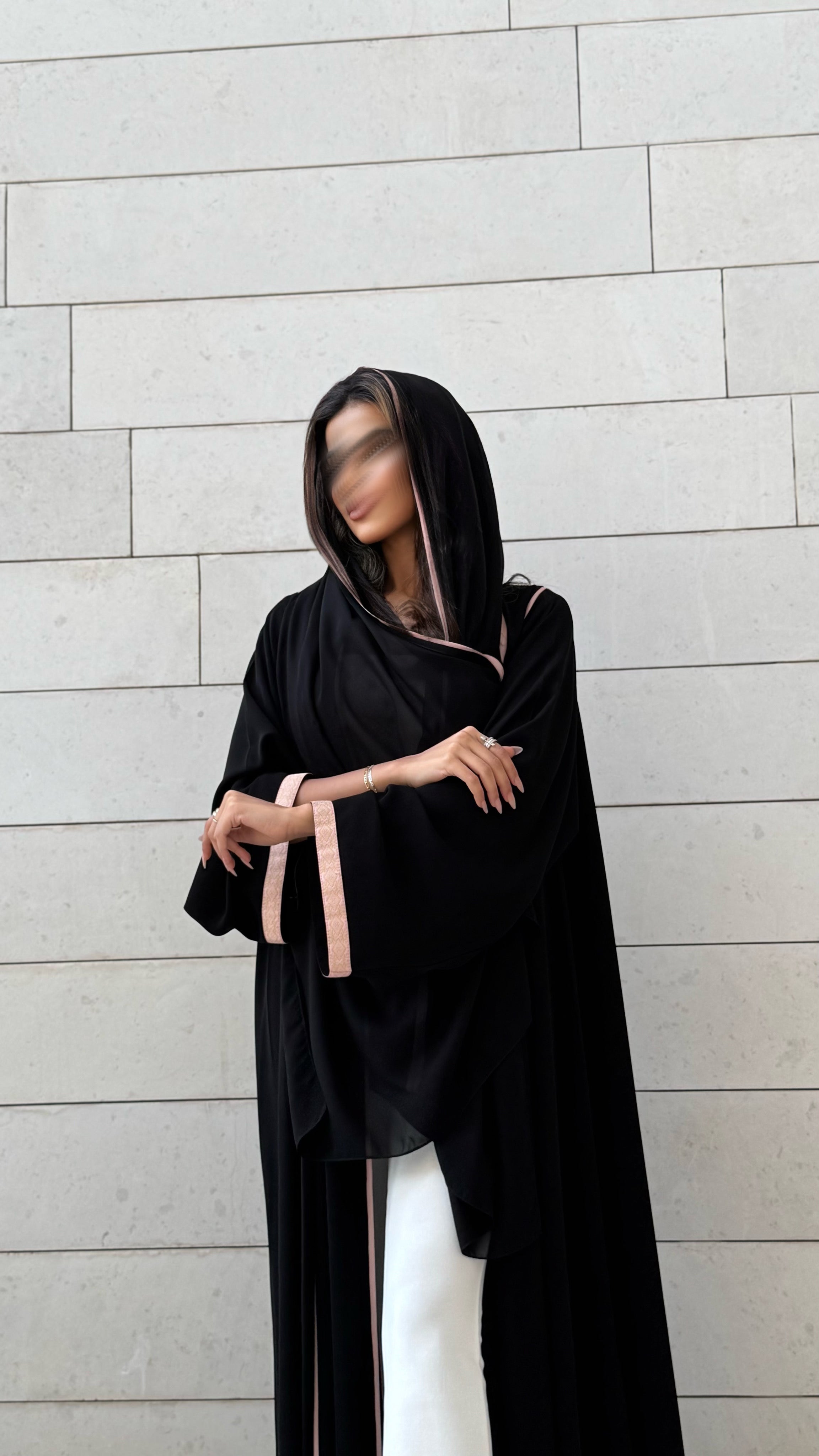 MW1606 - عباية سوداء بخطوط وردية وتطريز وردي | Black Abaya with Pink Stripes and Embroidery - Aya
