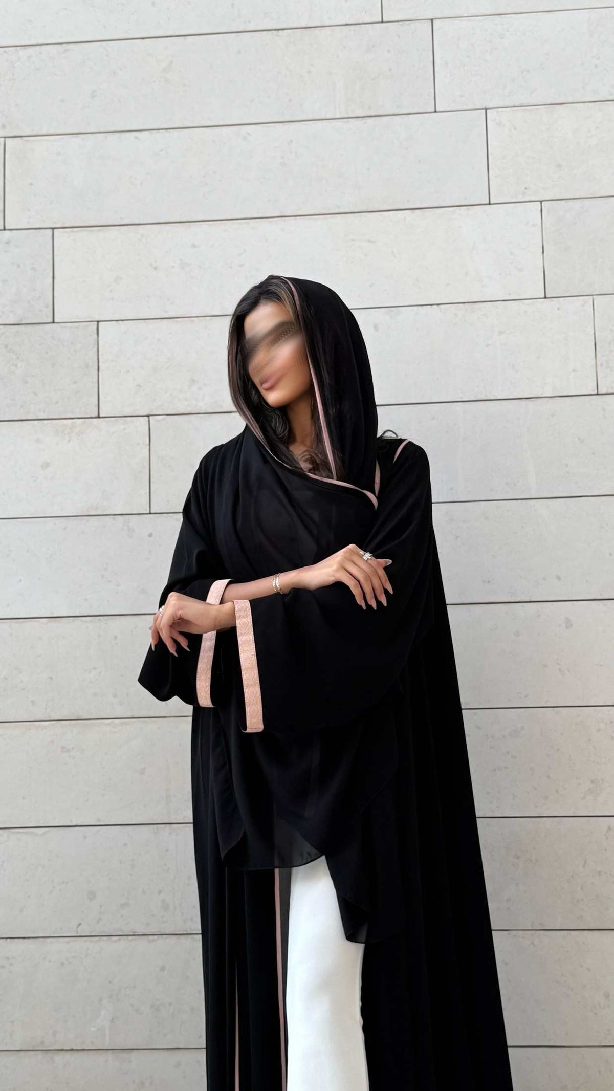 MW1606 - عباية سوداء بخطوط وردية وتطريز وردي | Black Abaya with Pink Stripes and Embroidery - Aya