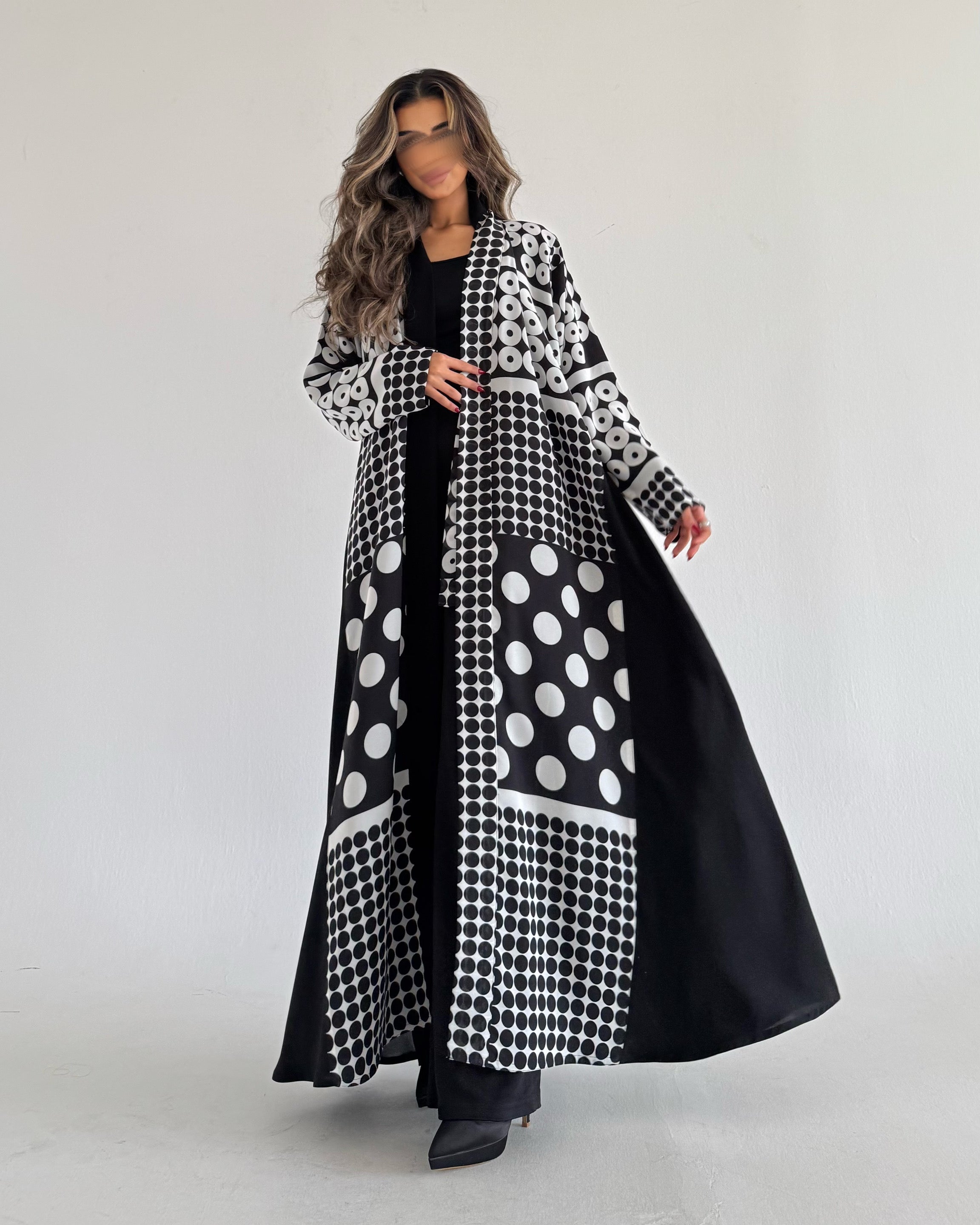 MW1548 - عباية منقط اسود وابيض | Polka - Aya