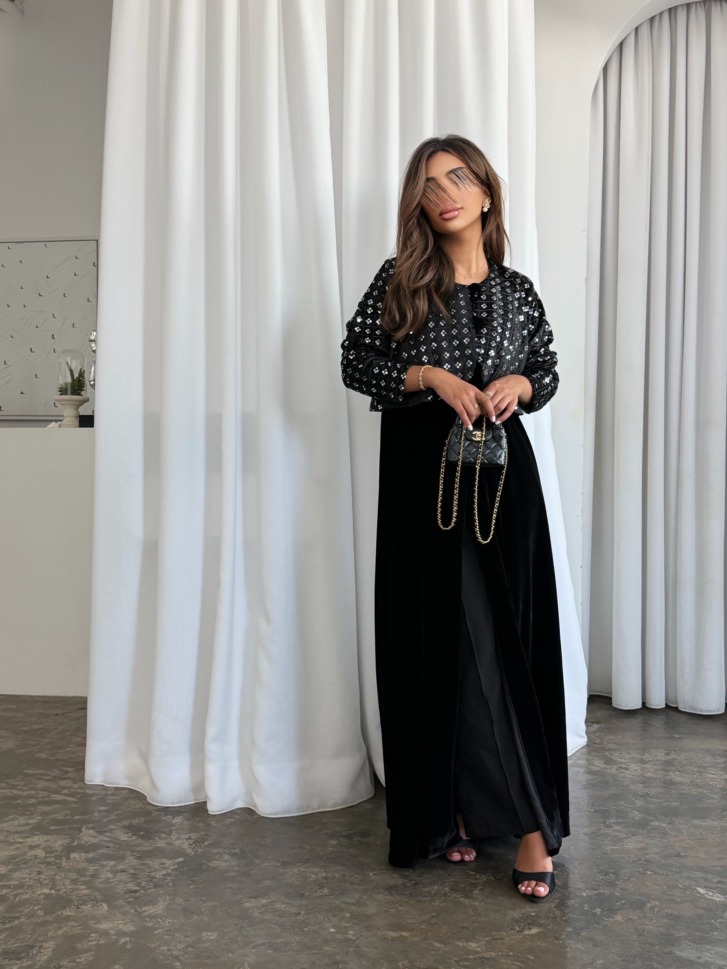 MW645 - Light Crepe Standing with Jacquard Half-Cloche