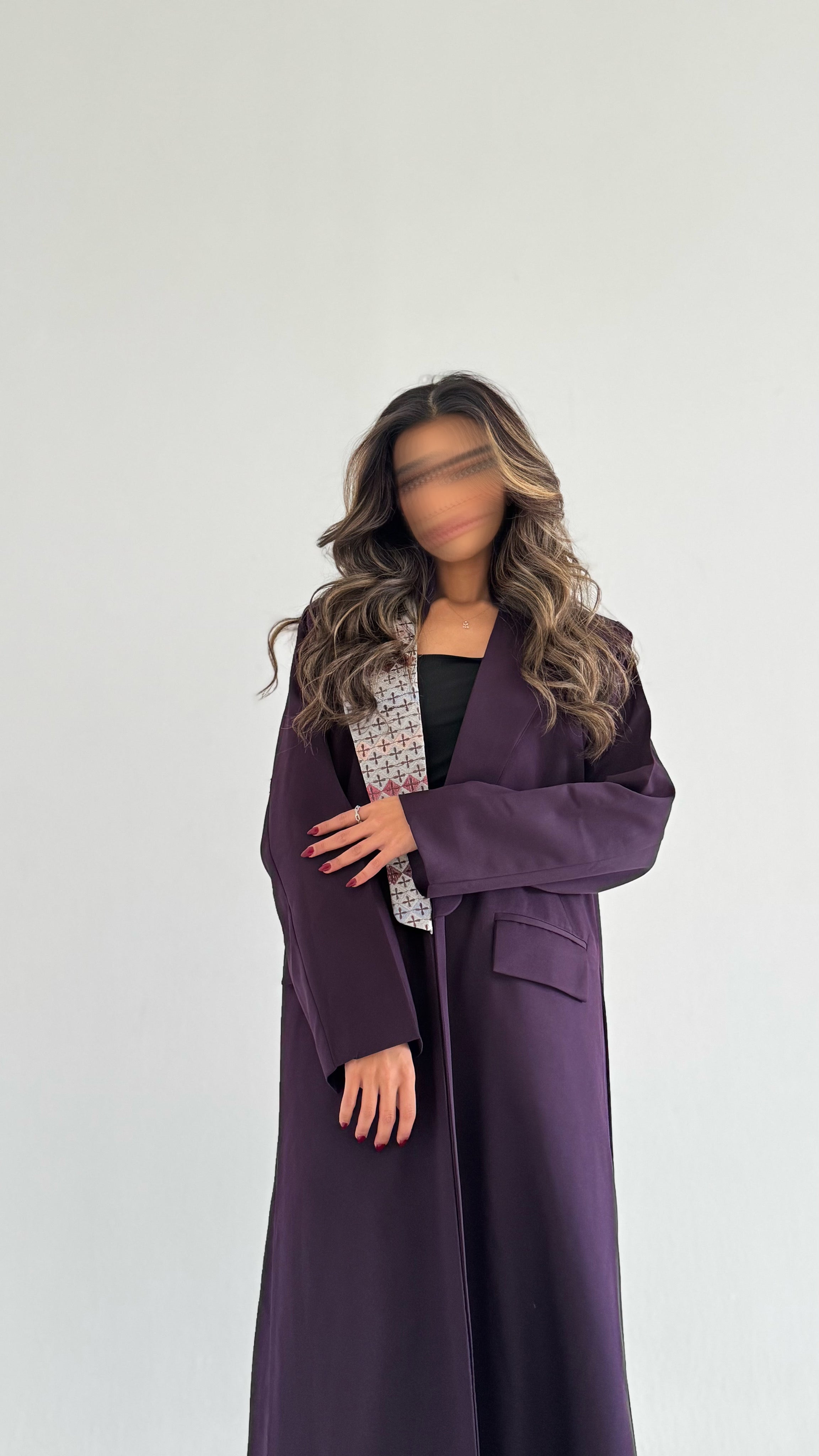 MW1706 - عباية بليزر بتطريز على الياقة - Aya