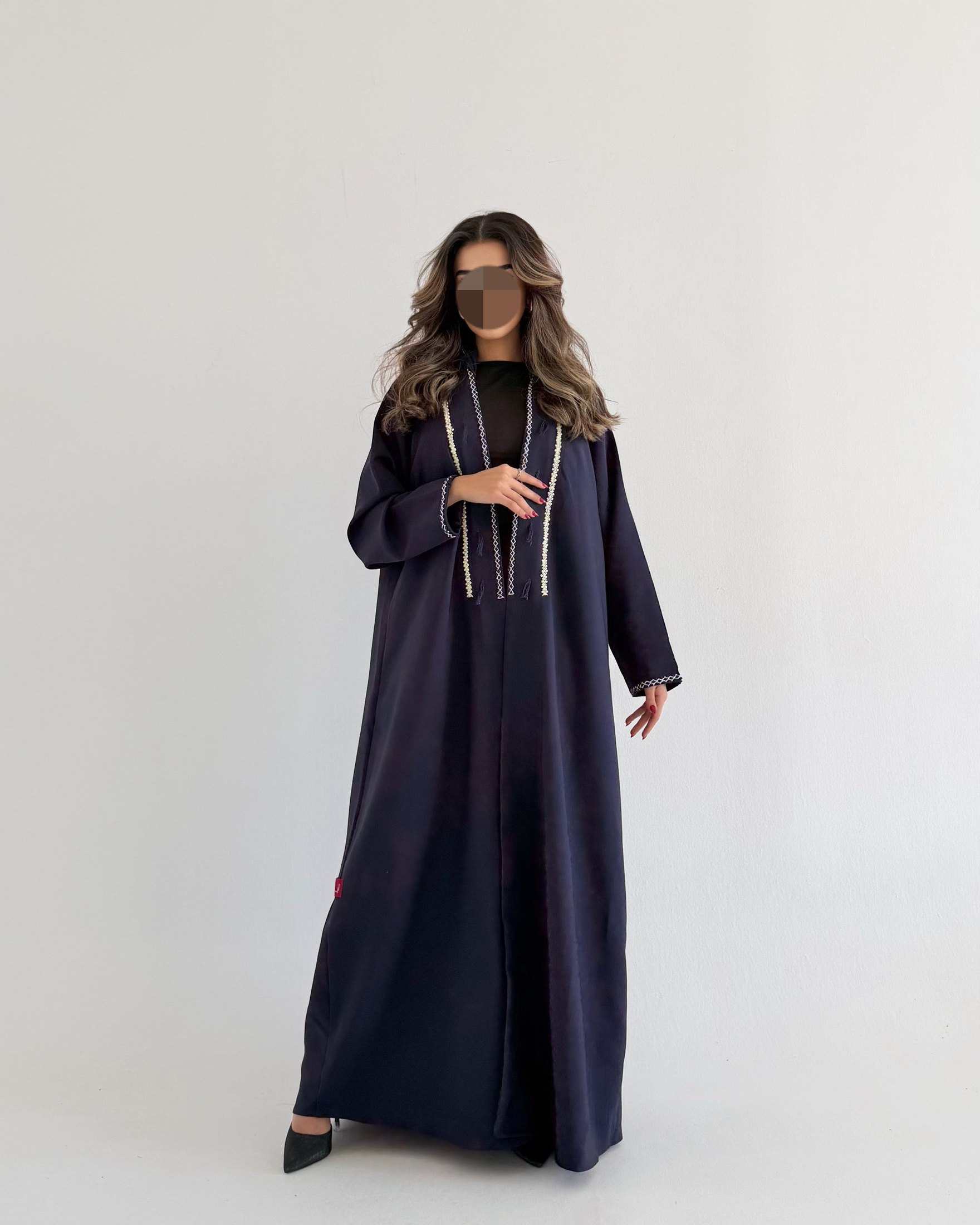MWT661 - عباية كحلي تطريز من الامام - Aya