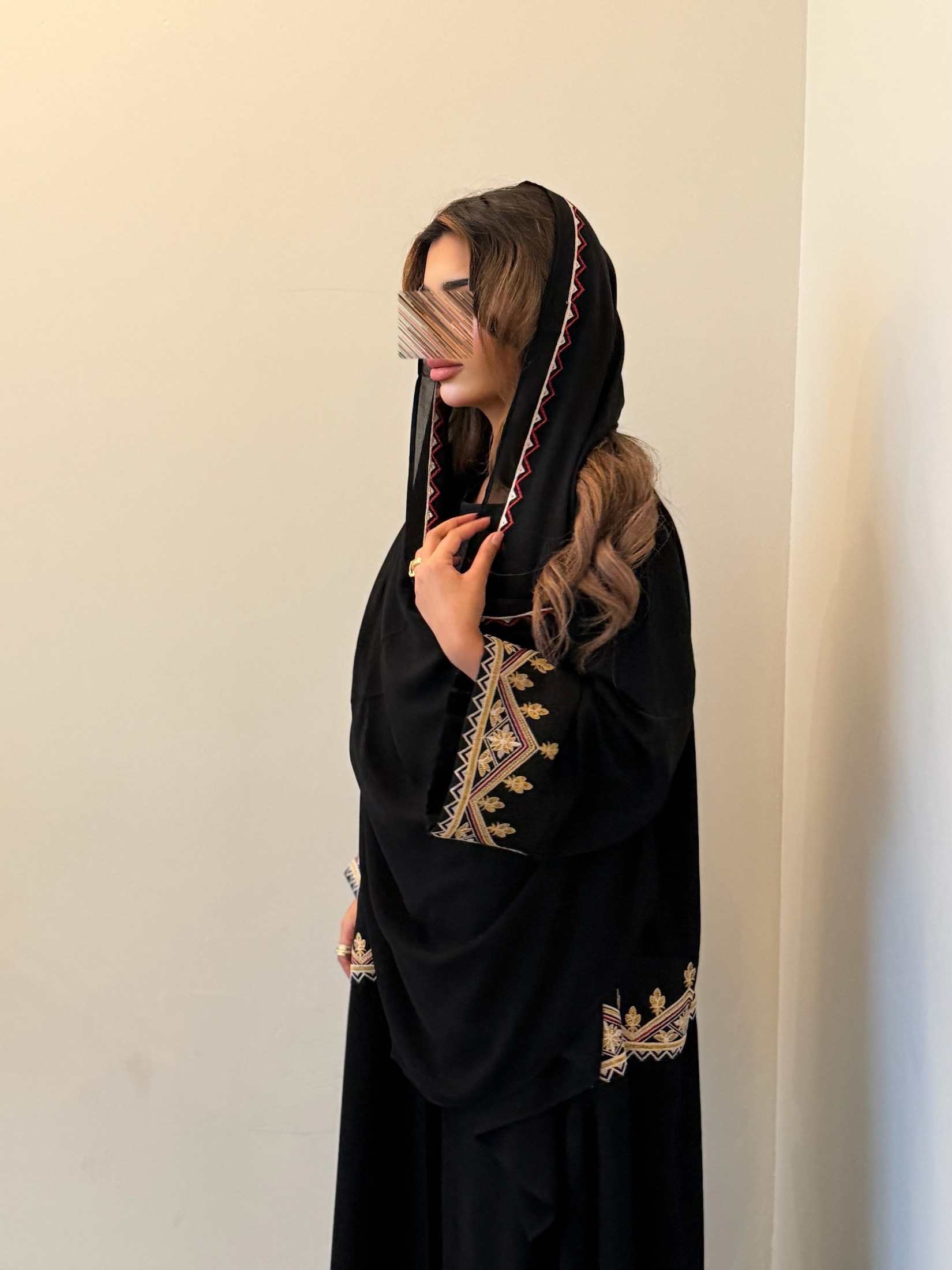 MWT5065 - قماش كريب اسود مع تطريز قصة نص بشت - Aya