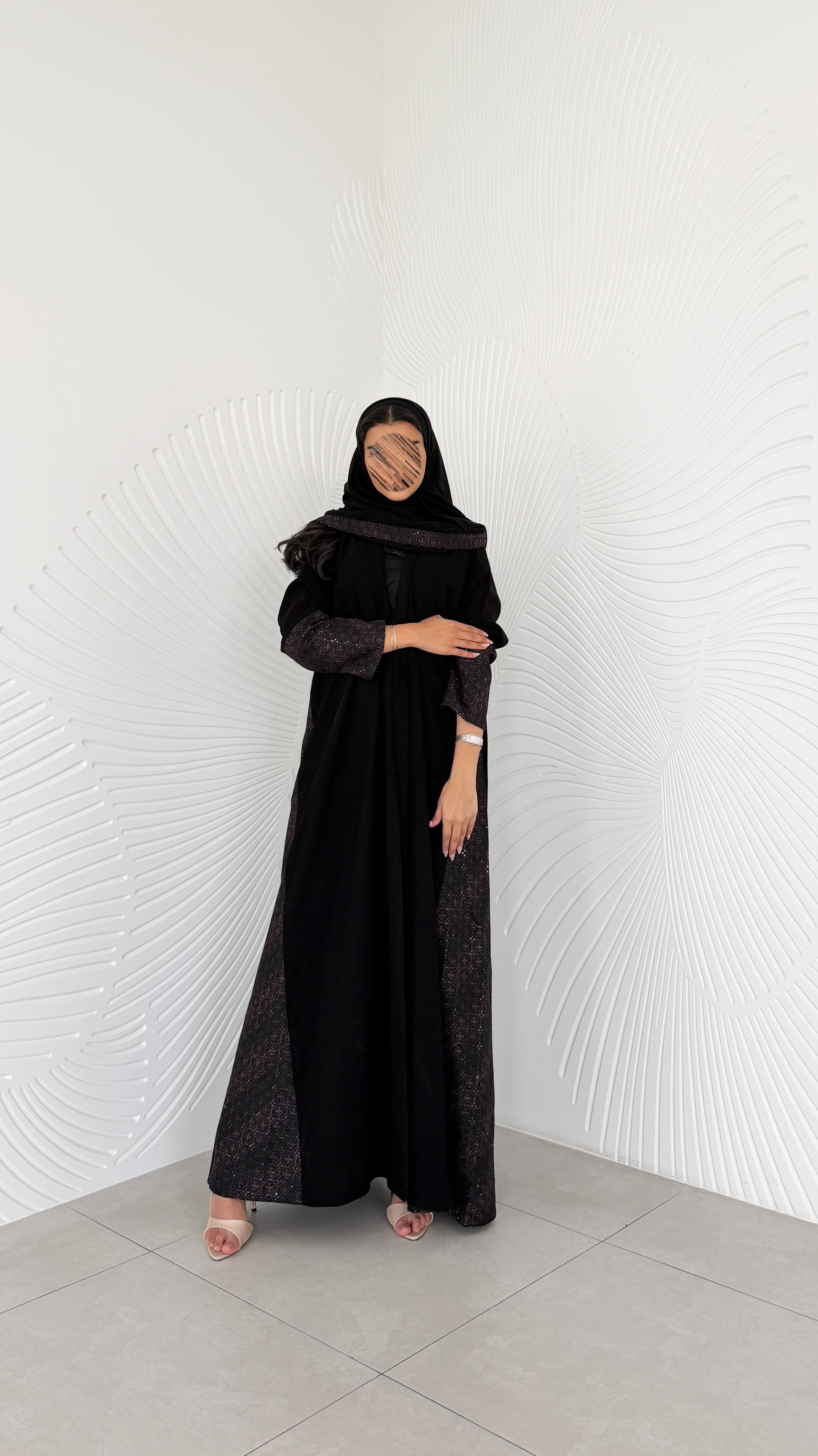 MWT2057 - عباية كريب اسود مع تدخيلة ركامة - Aya