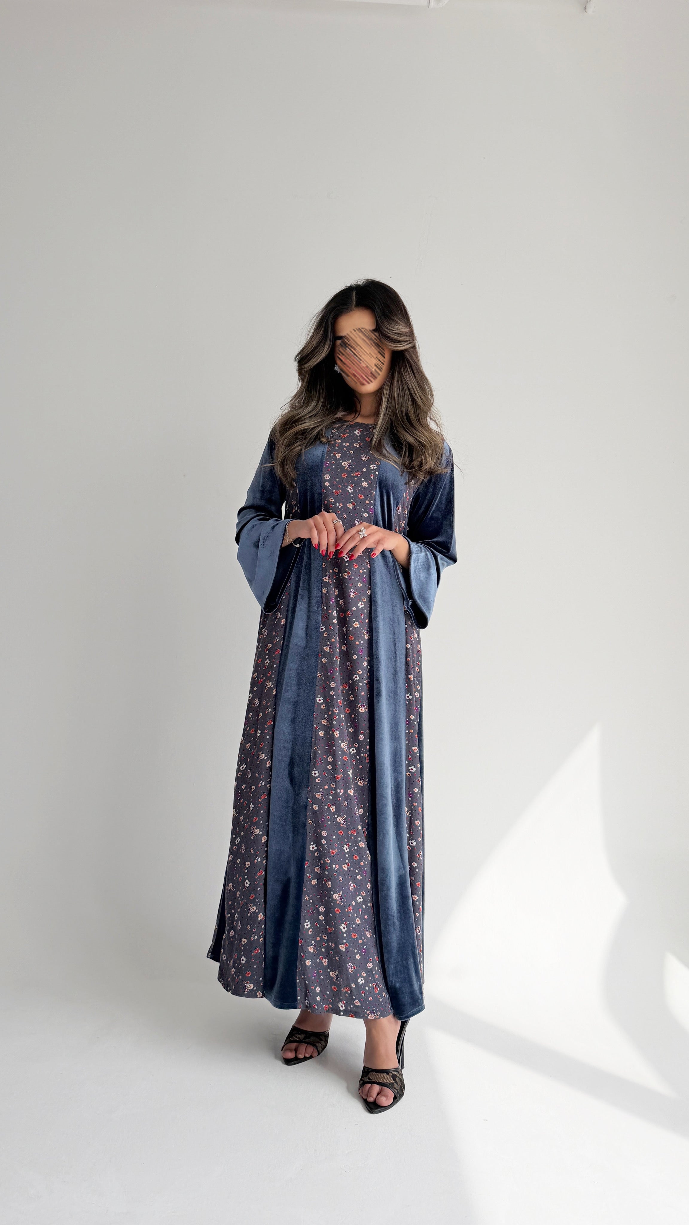 MWJ005 - جلابية مخمل بتصميم عصري مع إضافات لنن مشجّر - Aya