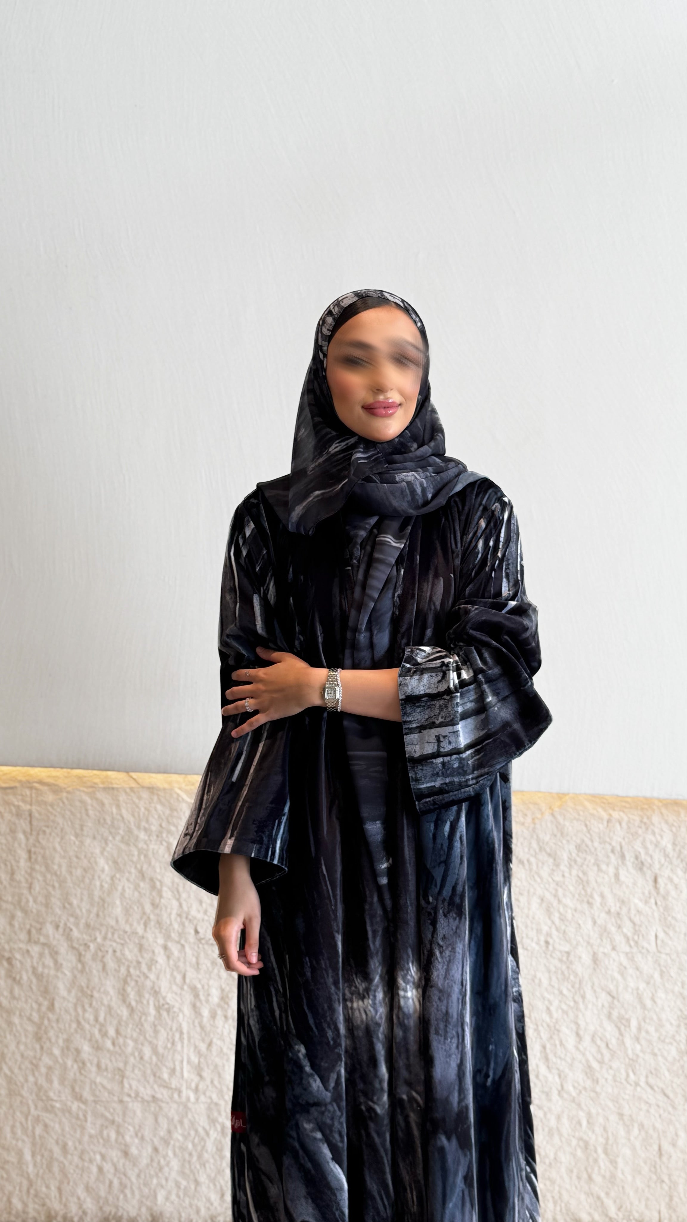 MWT636 - عباية مخمل طباعة