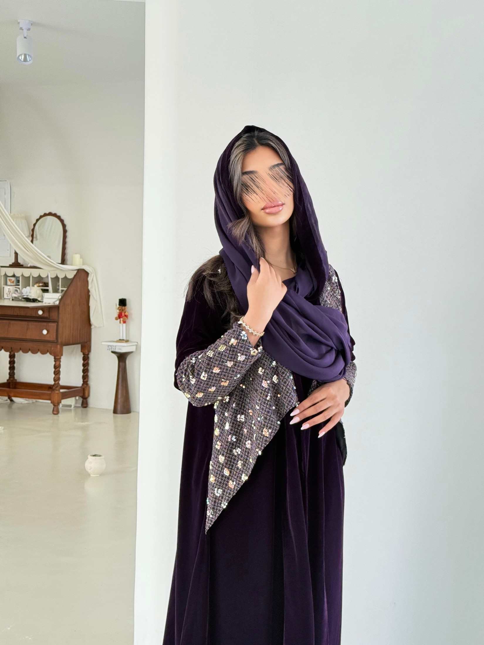 MWT956 -عباية مخمل مع اضافة مخمل ترتر بالاكمام والاجناب - Aya