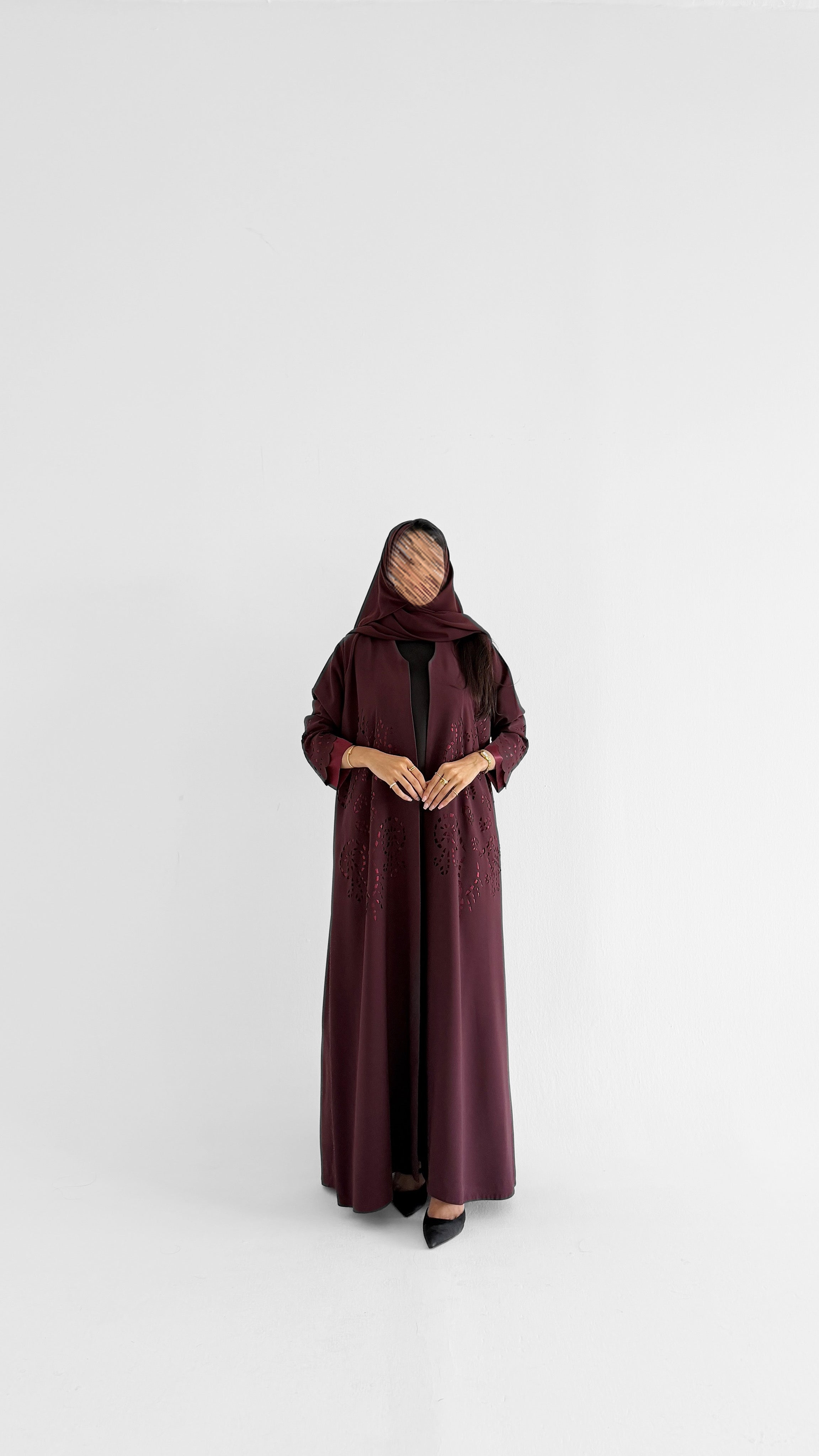 MWT1152 - عباية كريب مع اضافة تخريم صيفي على القماش - Aya