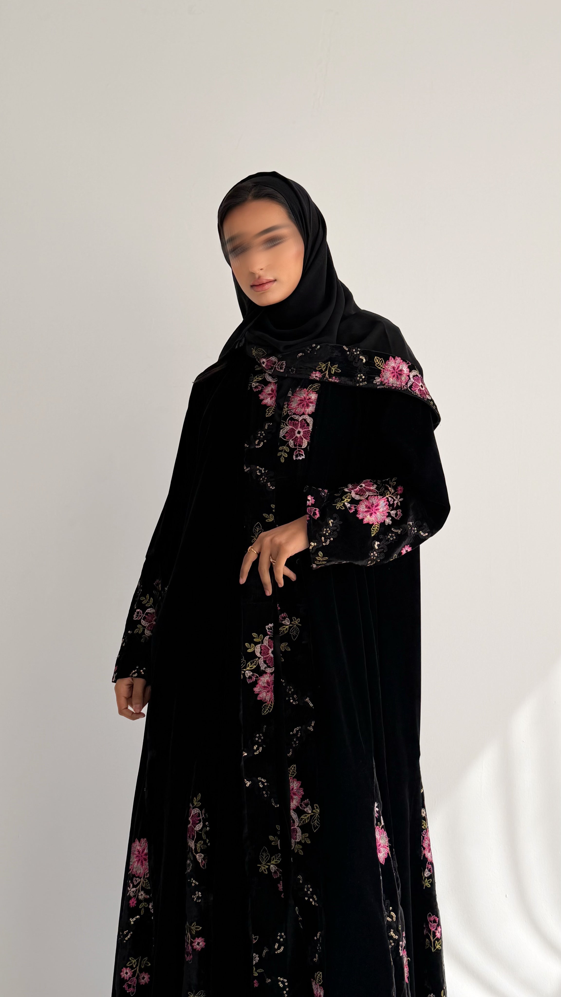 MWT817 - عباية مخمل بتدخيلة زهور |Floral Velvet Abaya - Aya
