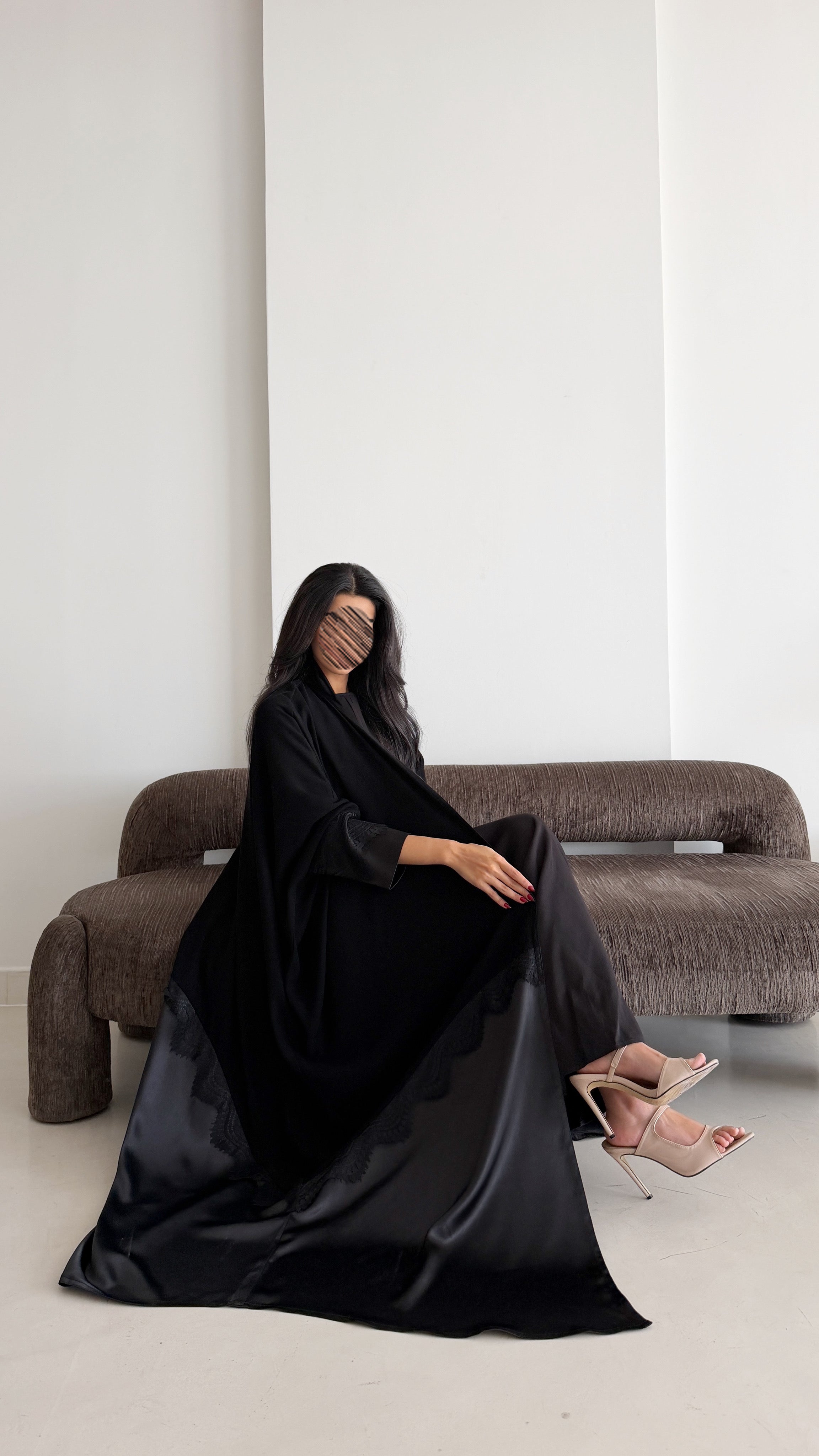 MWT2072 - عباية كريب اسود مع دانتيل - Aya