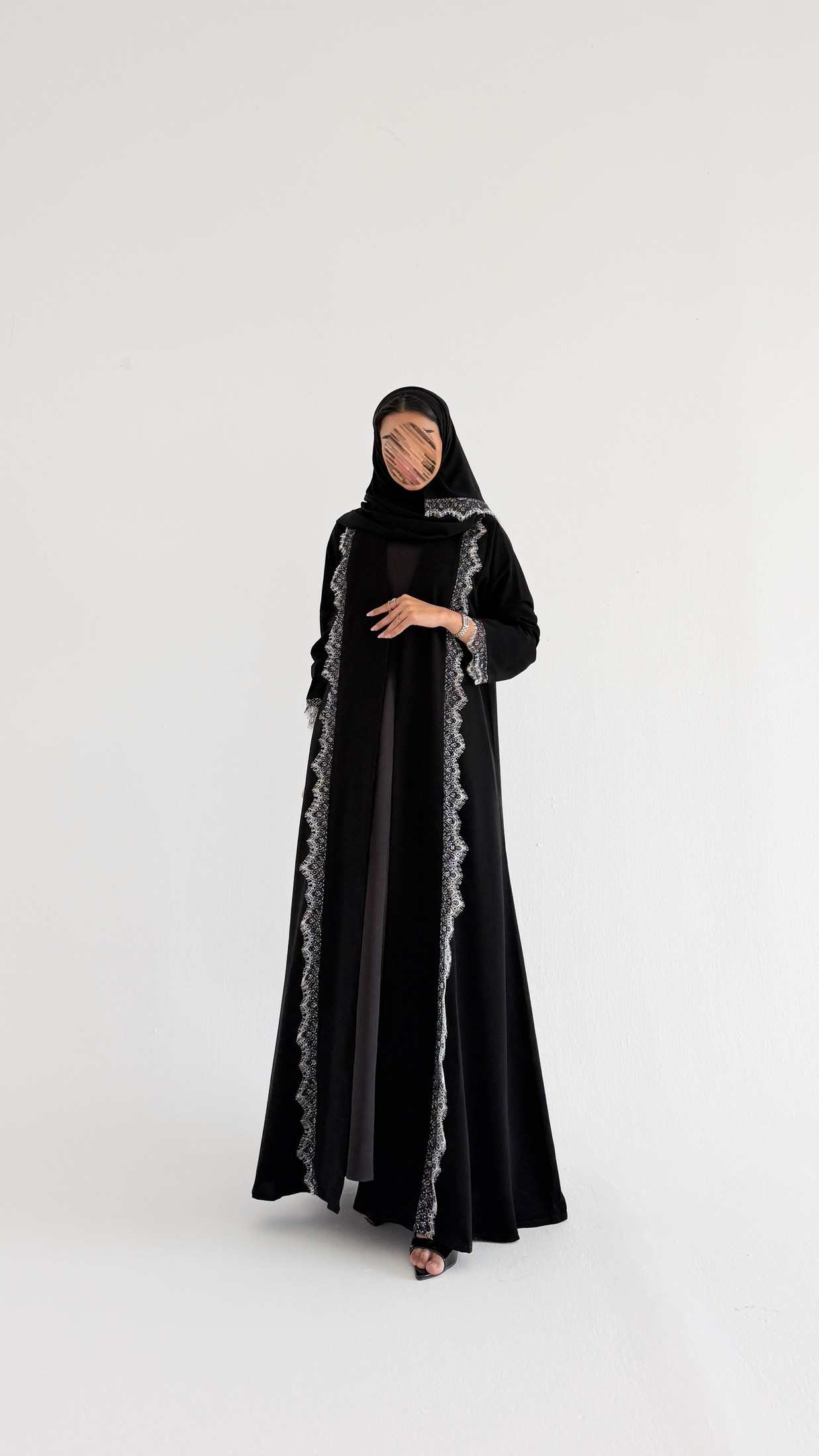 MW407 - عباية مطرزة - Aya