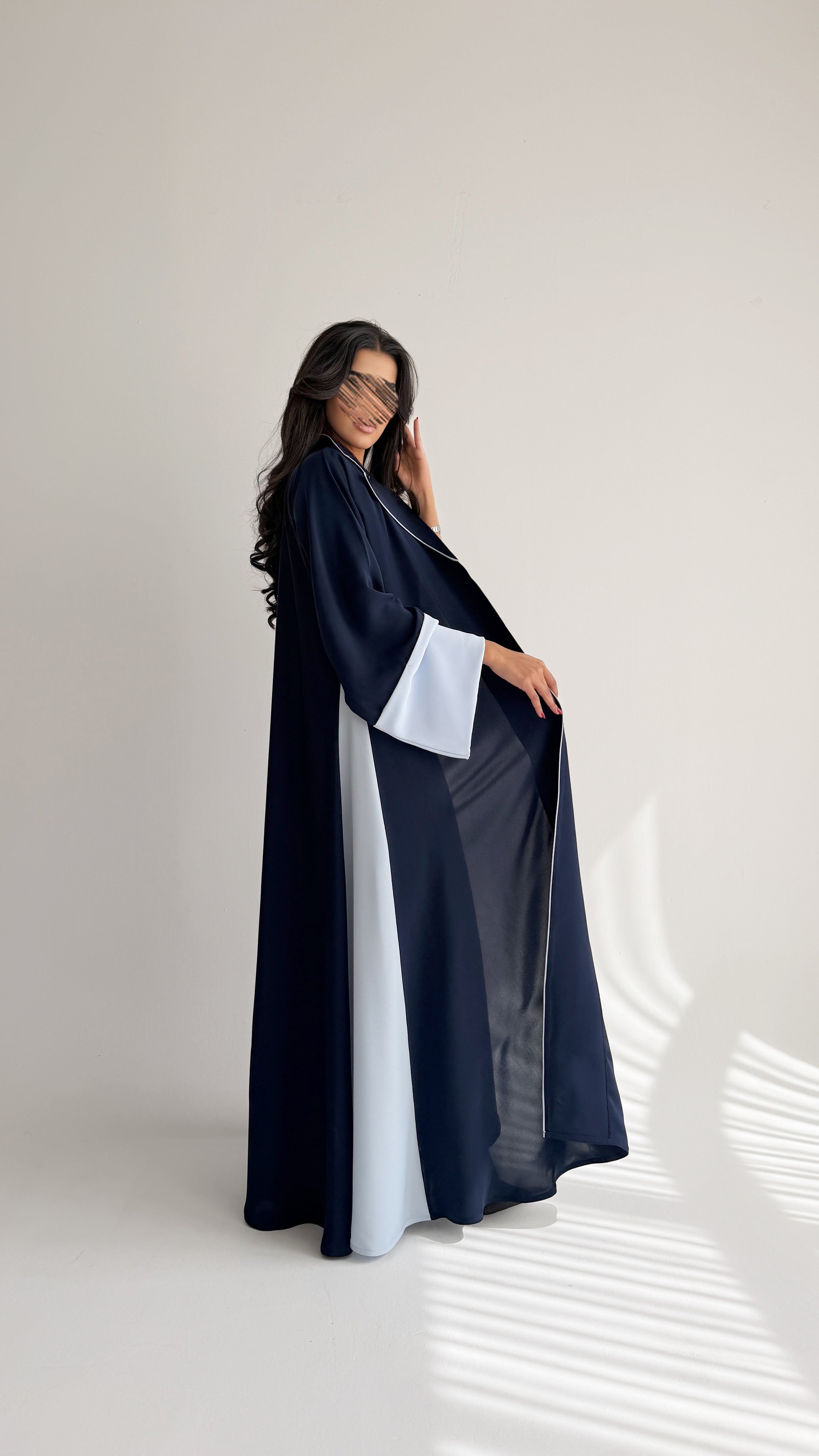 MWT1060 - عباية كحلي مع تدخيله سماوي - Aya