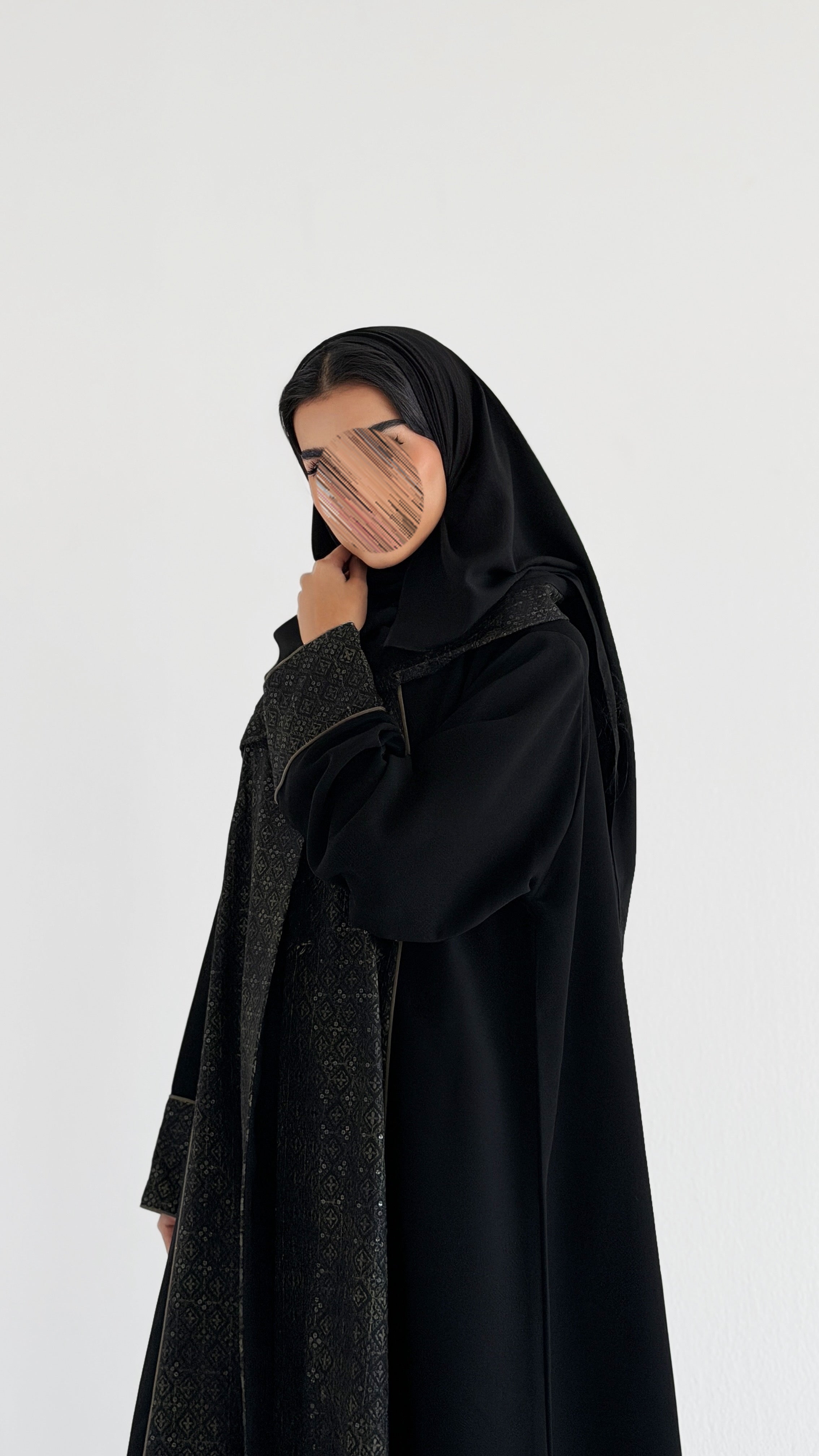 MWT1114 - عباية كريب مع تدخيلة ركامة - Aya