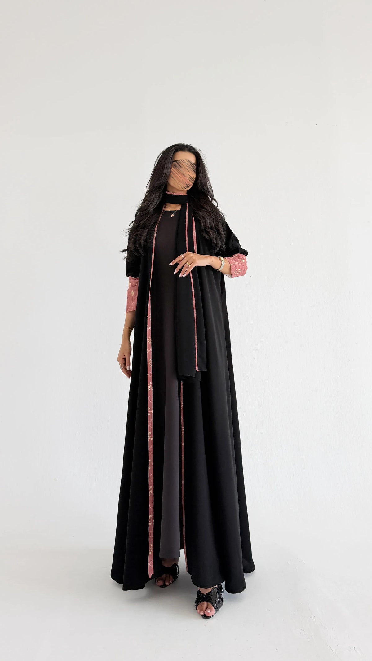 MWT2158 - عباية كريب يومية أسود بقيطان وكلفة