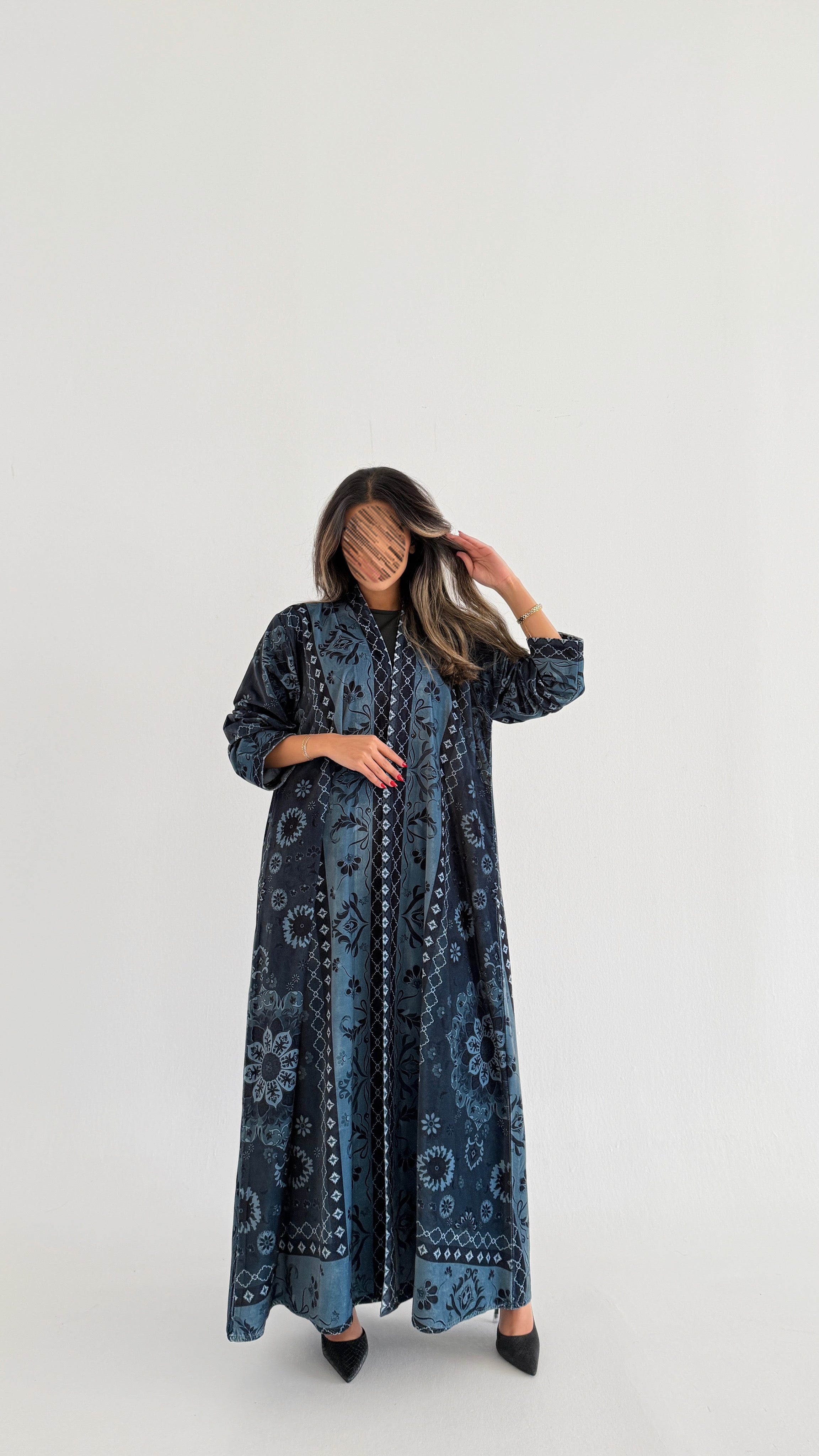 MWT745 - عباية مخمل برينت