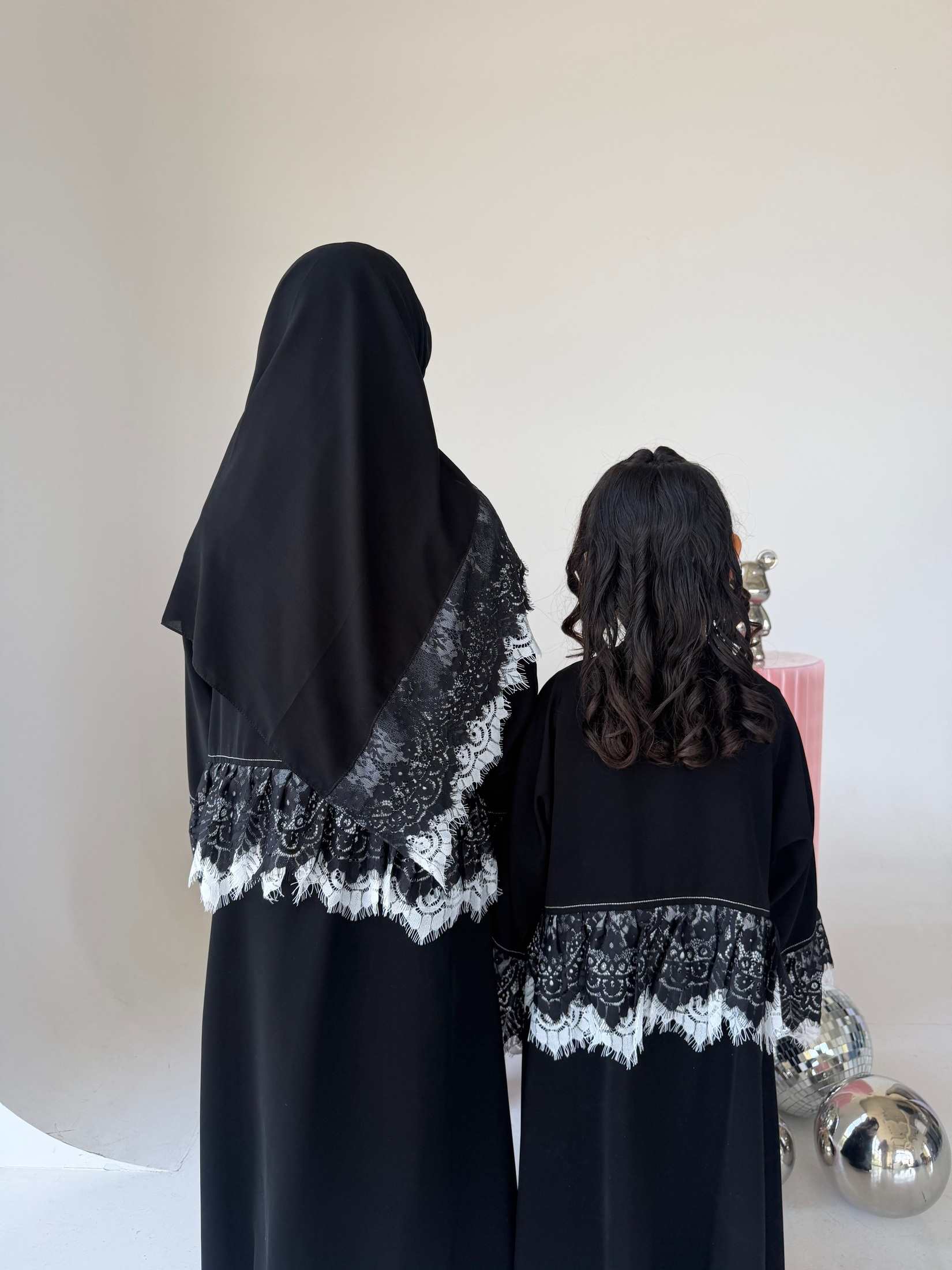 MWT4329 - عباية أطفال لمياء سوداء بدانتيل دبل - Aya