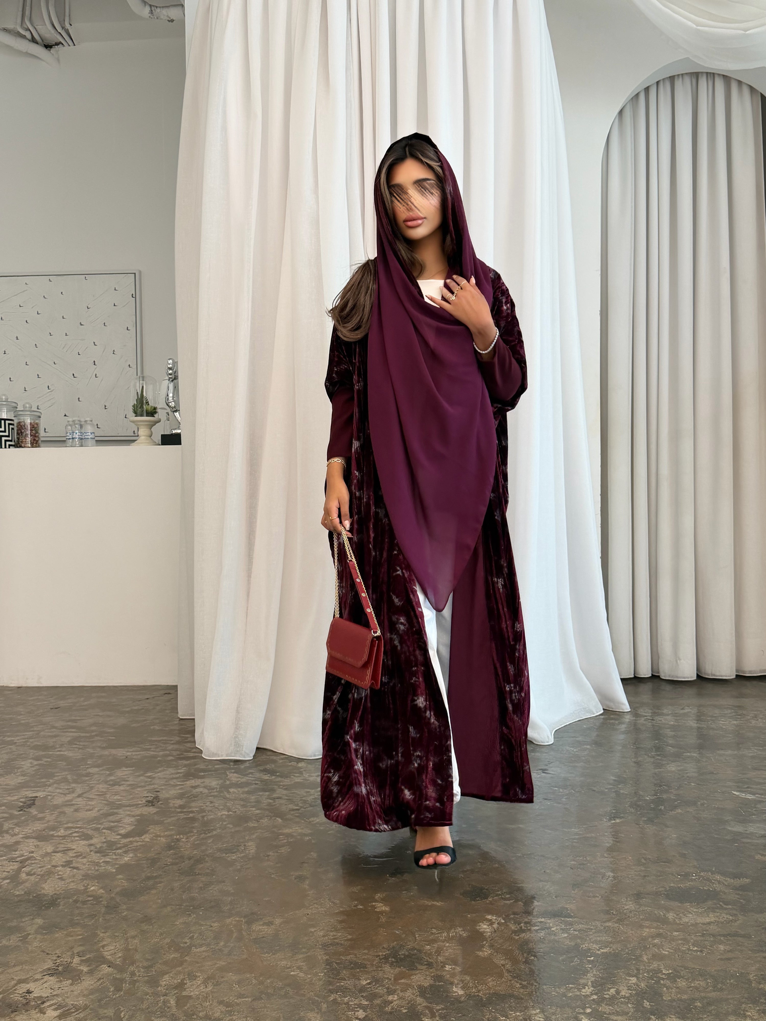 MWT996 - عبايةمخمل عنابي نص بشت - Aya