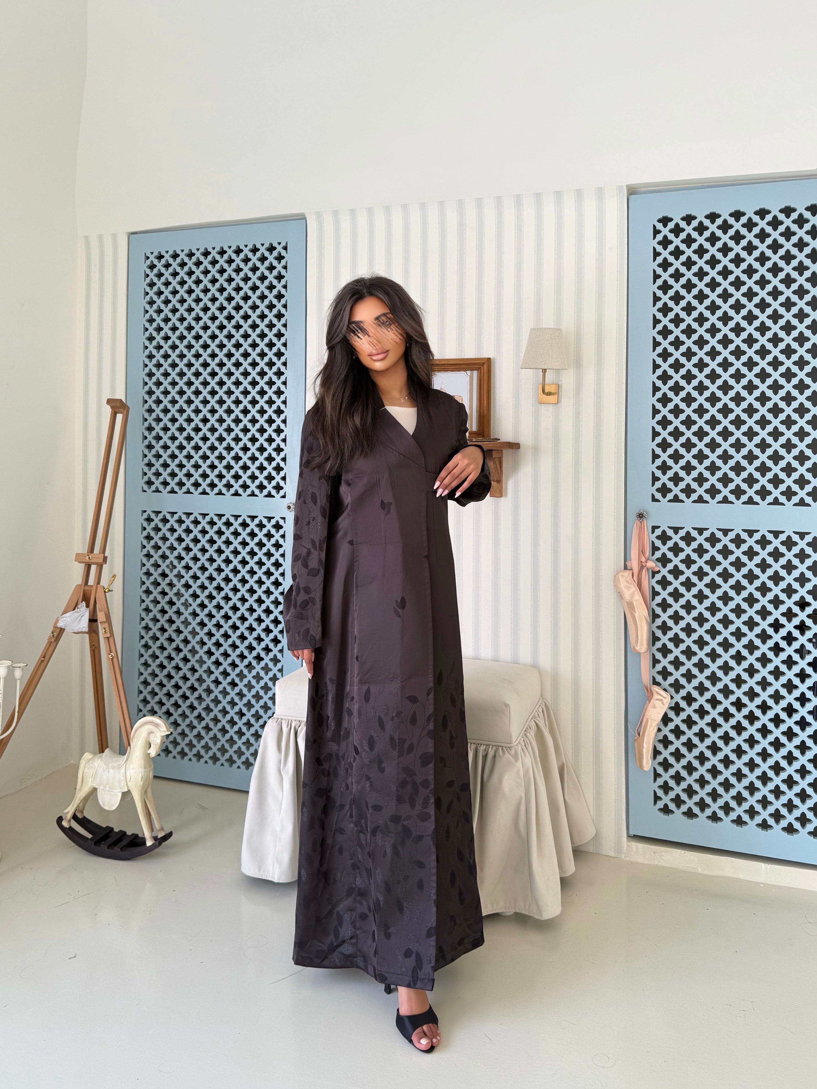 MW645 - Light Crepe Standing with Jacquard Half-Cloche