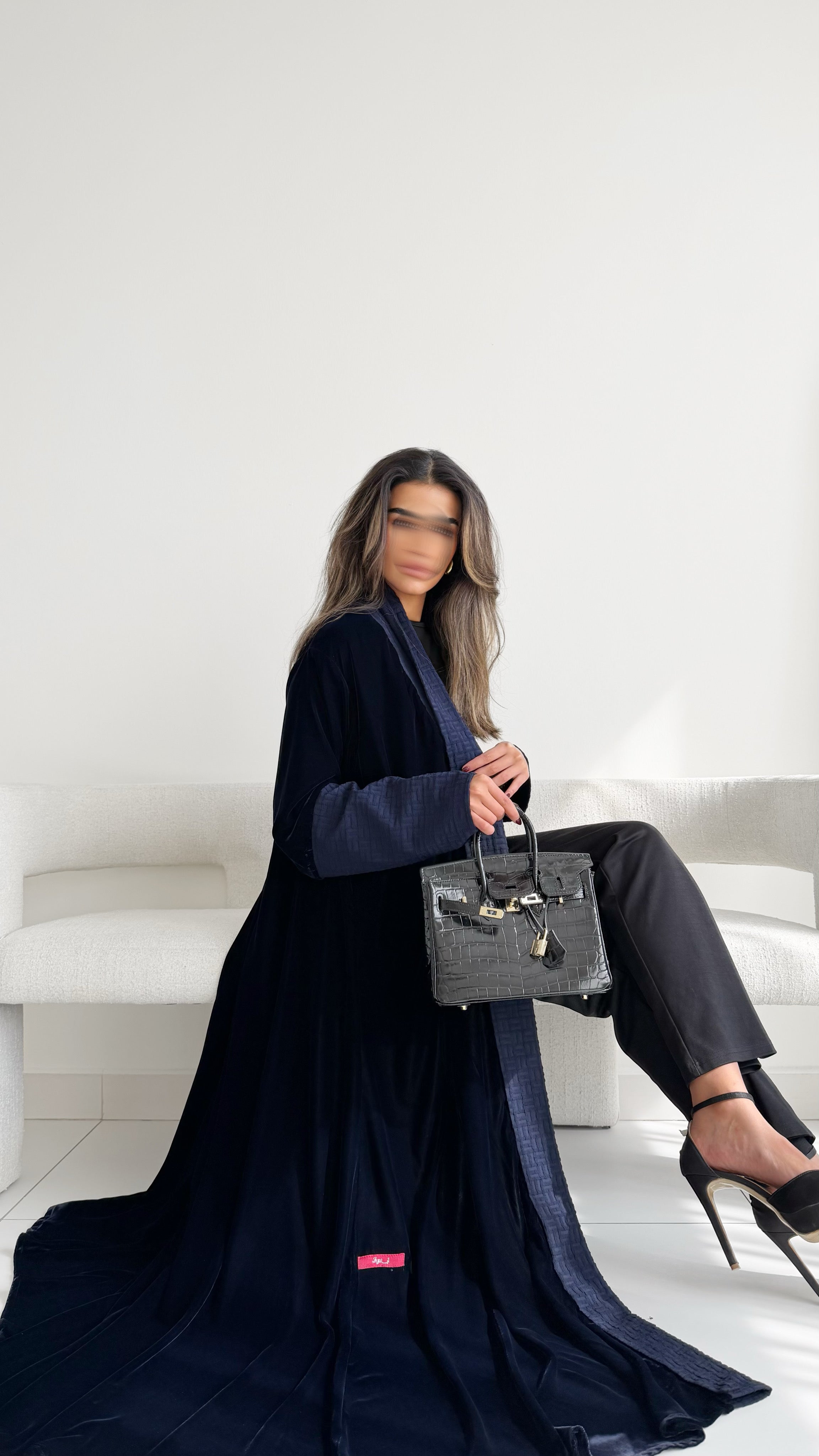 MW645 - Light Crepe Standing with Jacquard Half-Cloche