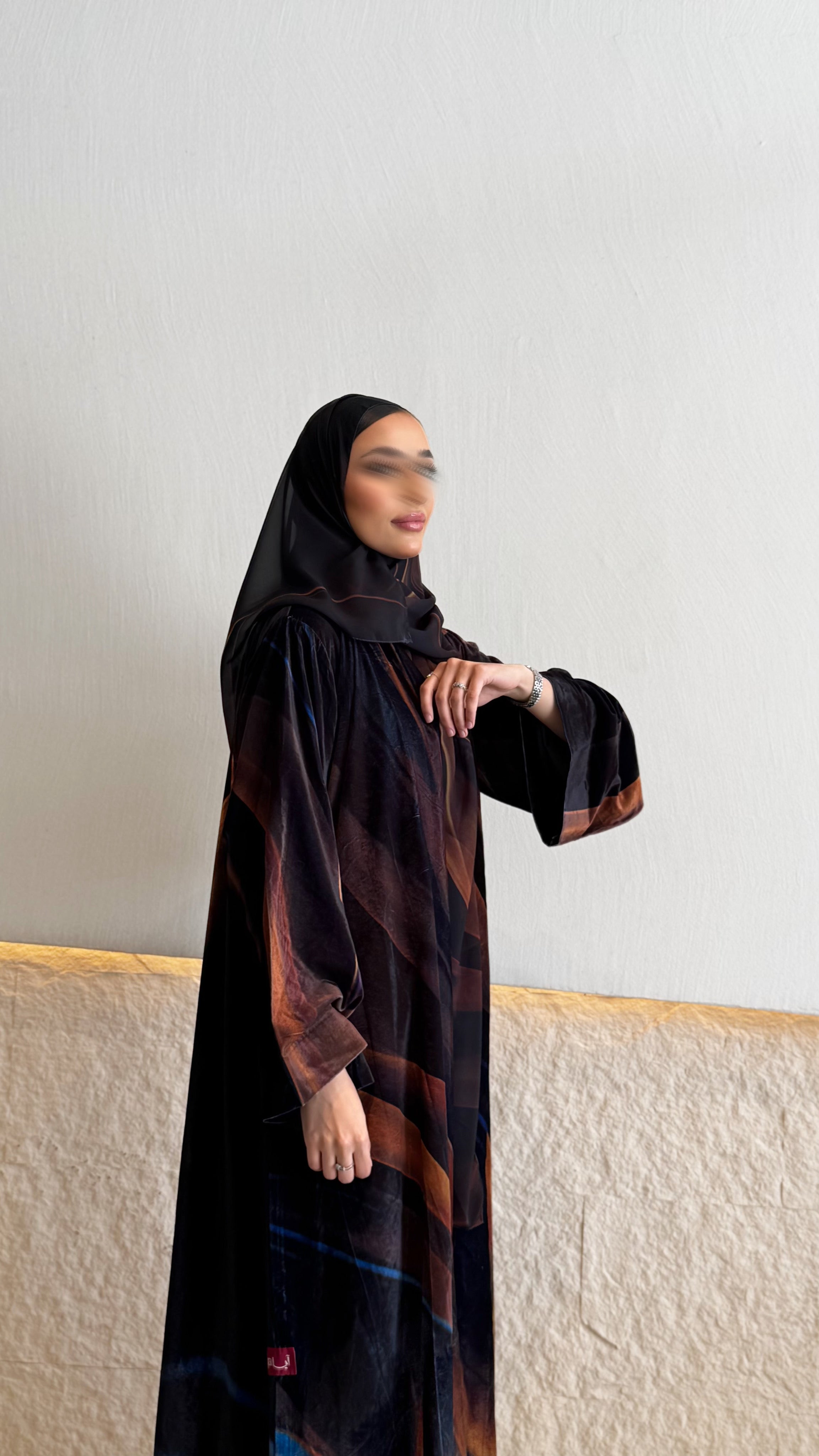 MWT635 - عباية مخمل طباعة