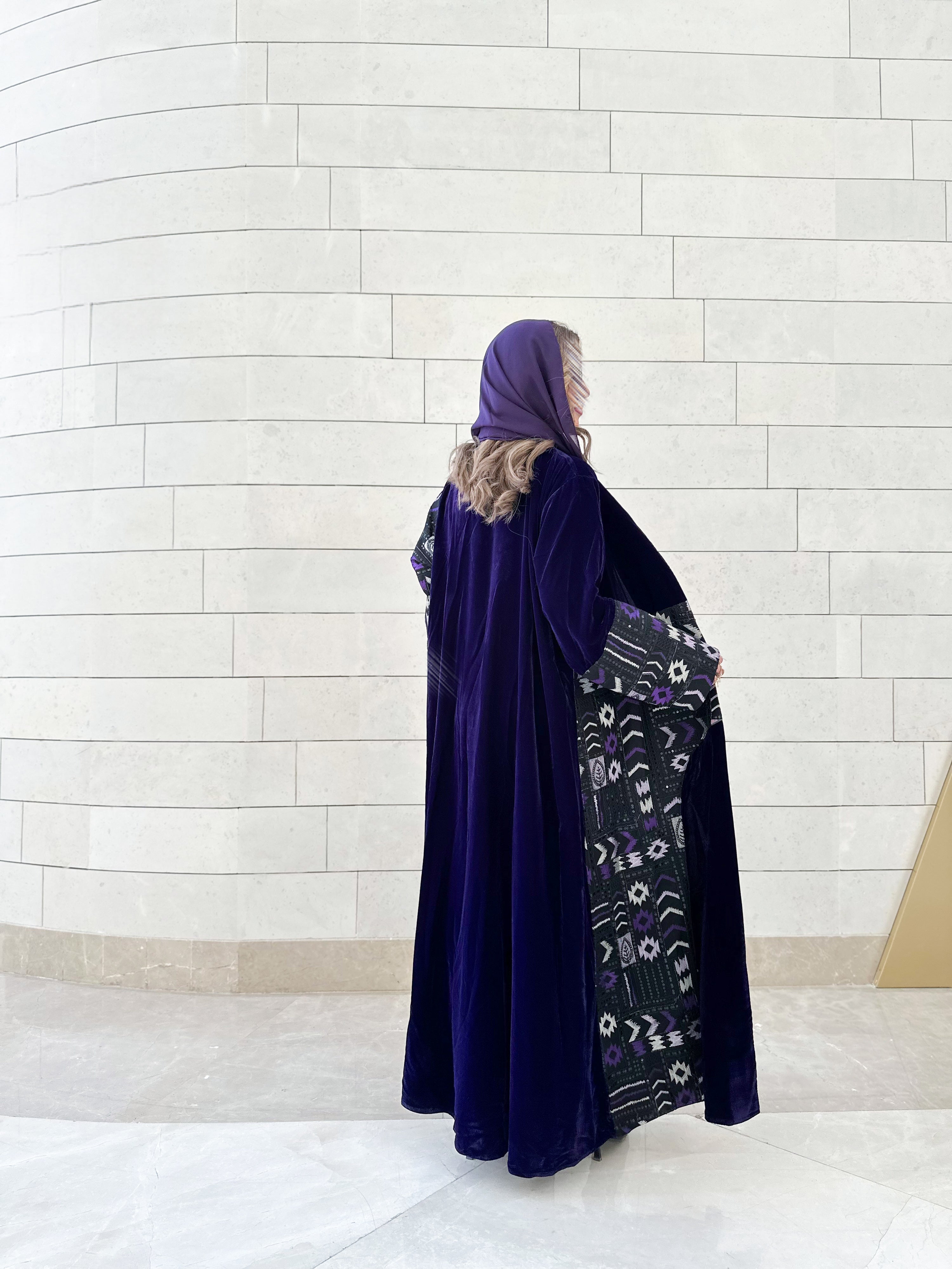 MWT544 - عباية مخمل موف مع تطريز هندي - Aya