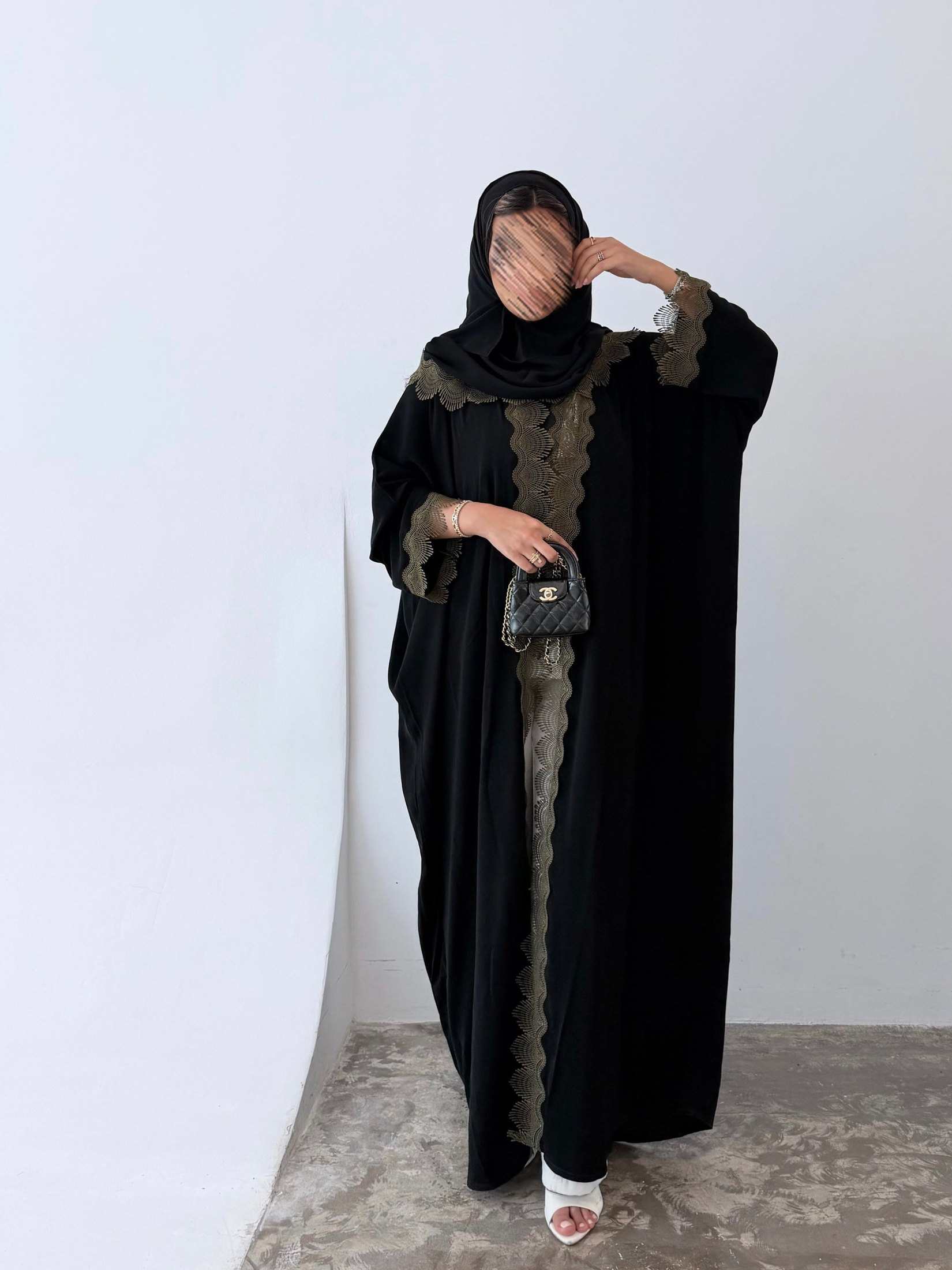 MWT5128 - عباية دانتيل راقية بتفاصيل هادئة كمية محدودة - Aya