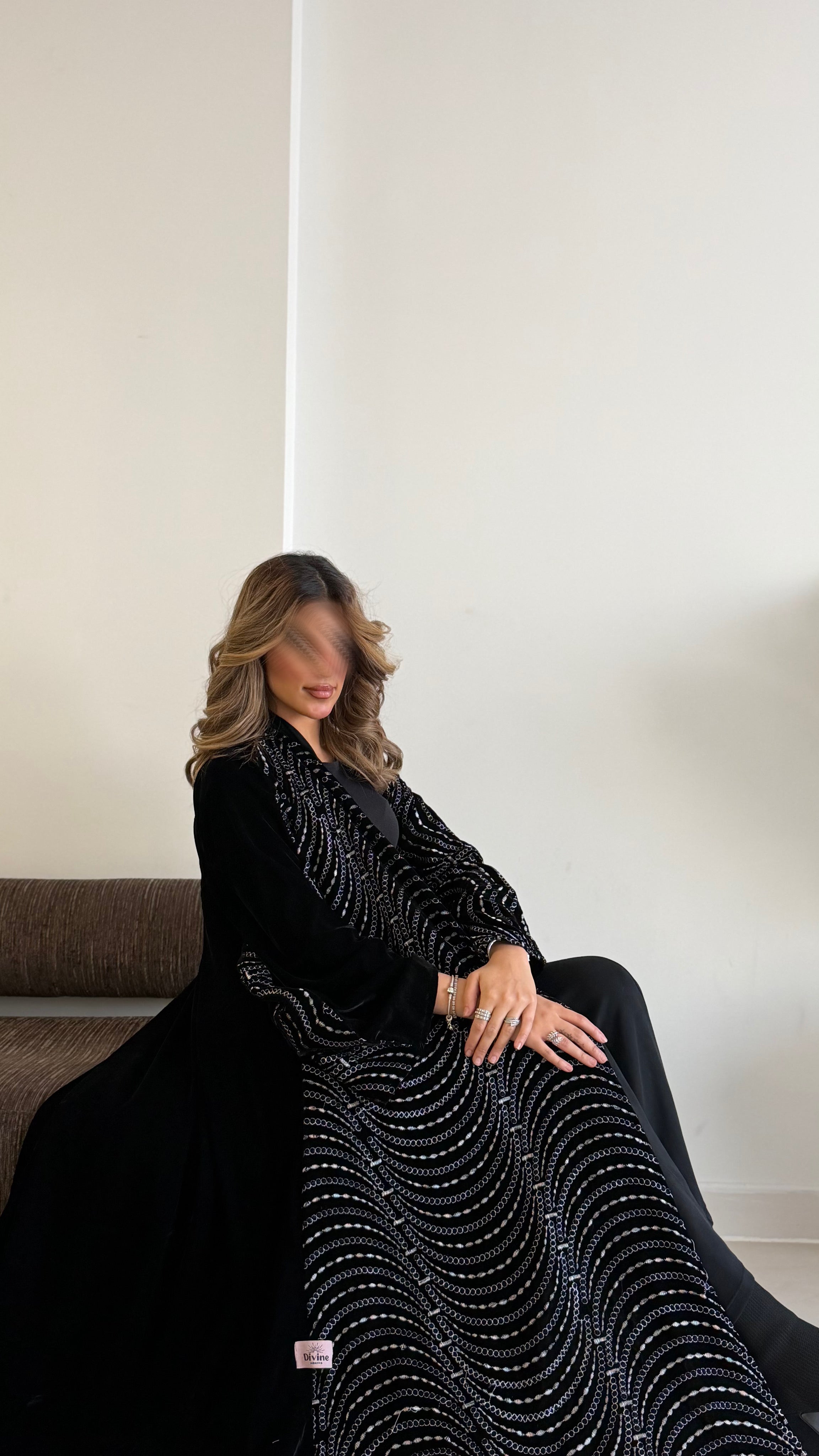 MWT629 - عباية مخمل تطريز من الامام - Aya