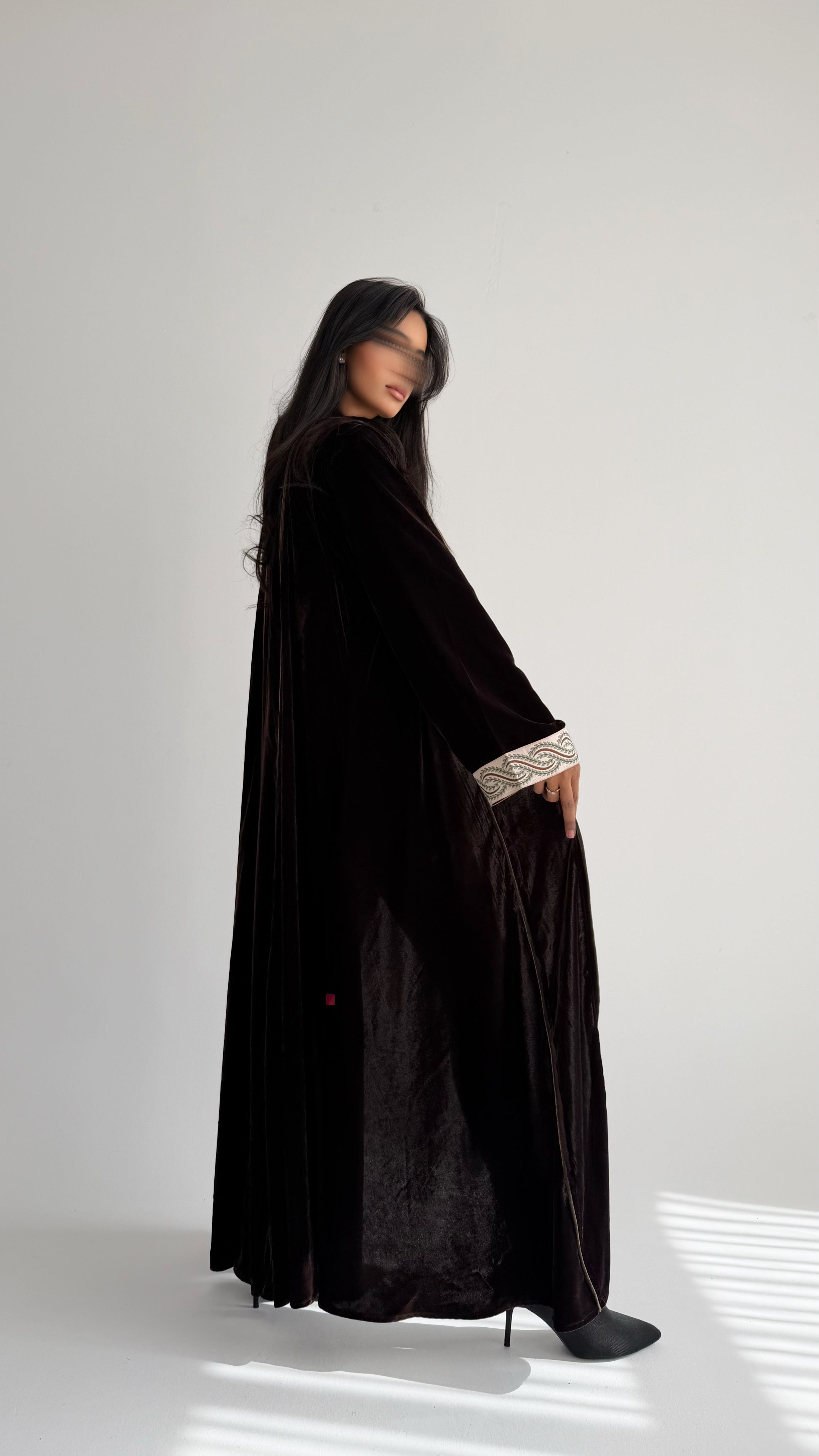 MWT820 - عباية بني مع تدخيلة كلفة راقية - Aya